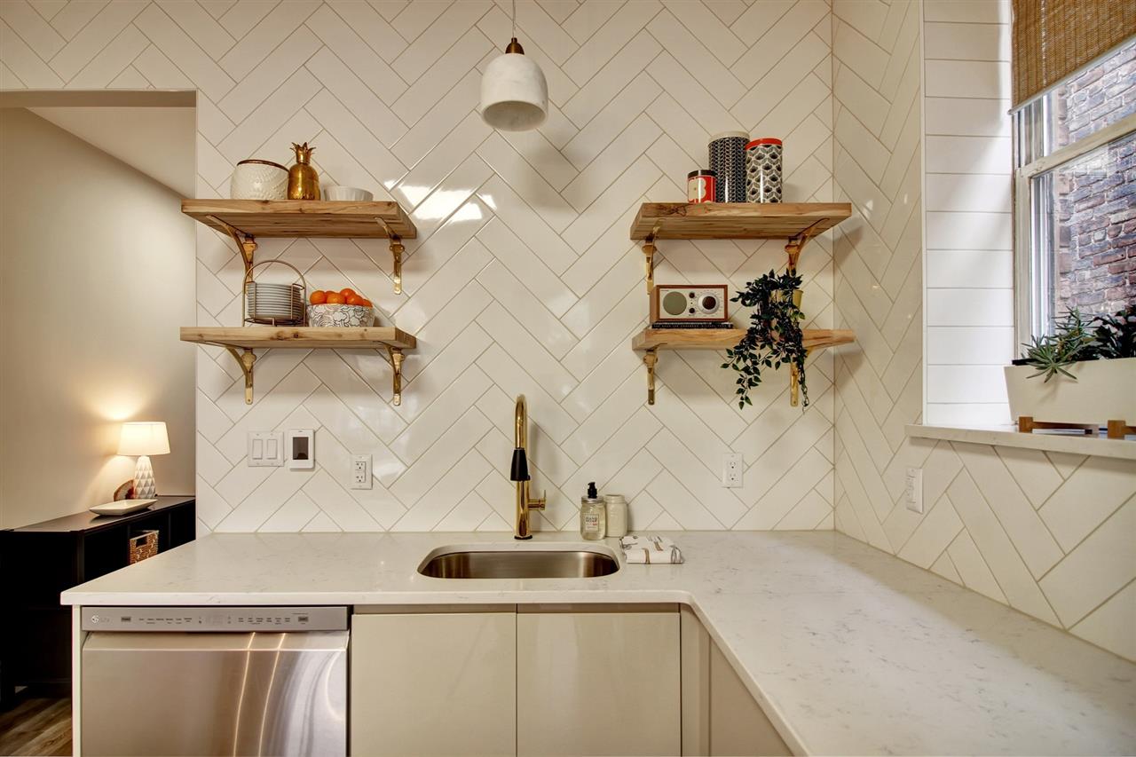 97 CLIFTON TERRACE Unit: 7