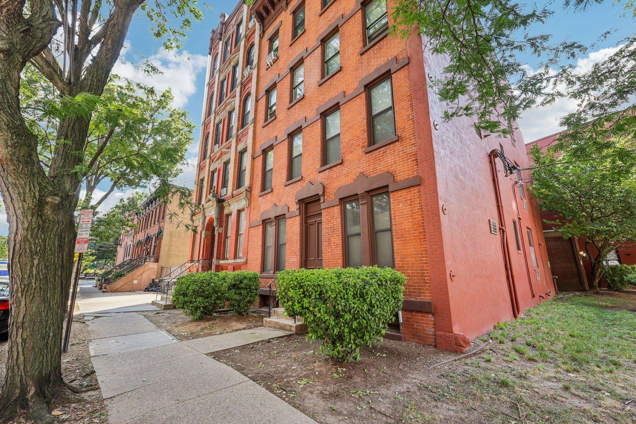 263 10TH ST Unit: 1E