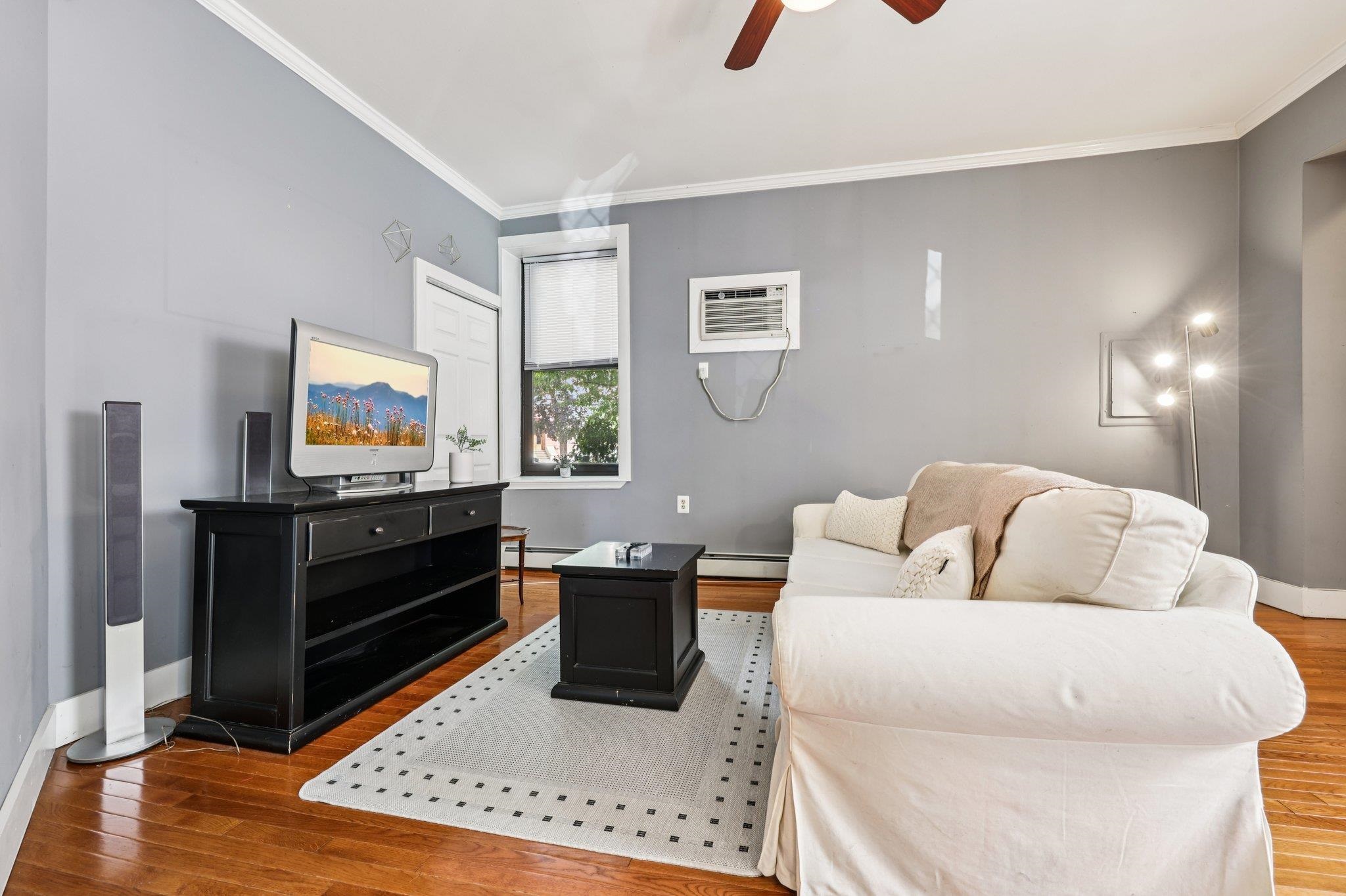 263 10TH ST Unit: 1E