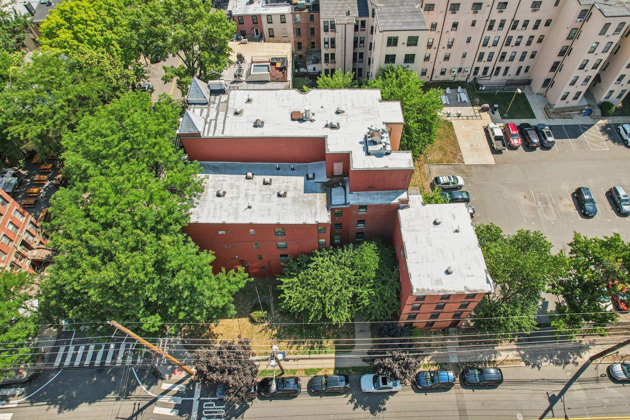 263 10TH ST Unit: 1E