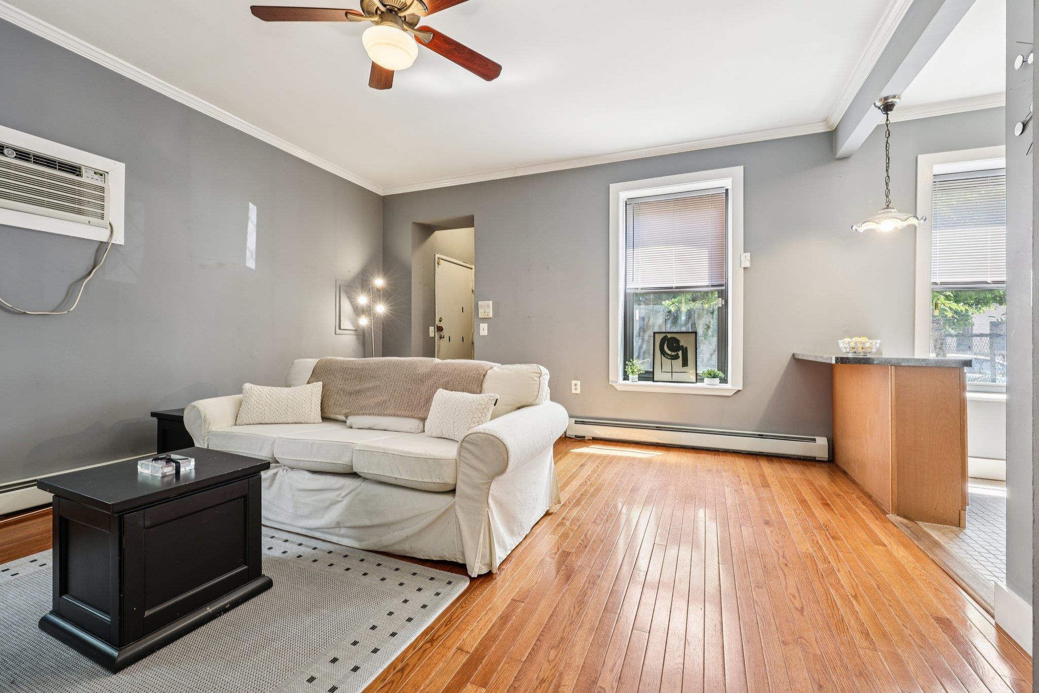 263 10TH ST Unit: 1E