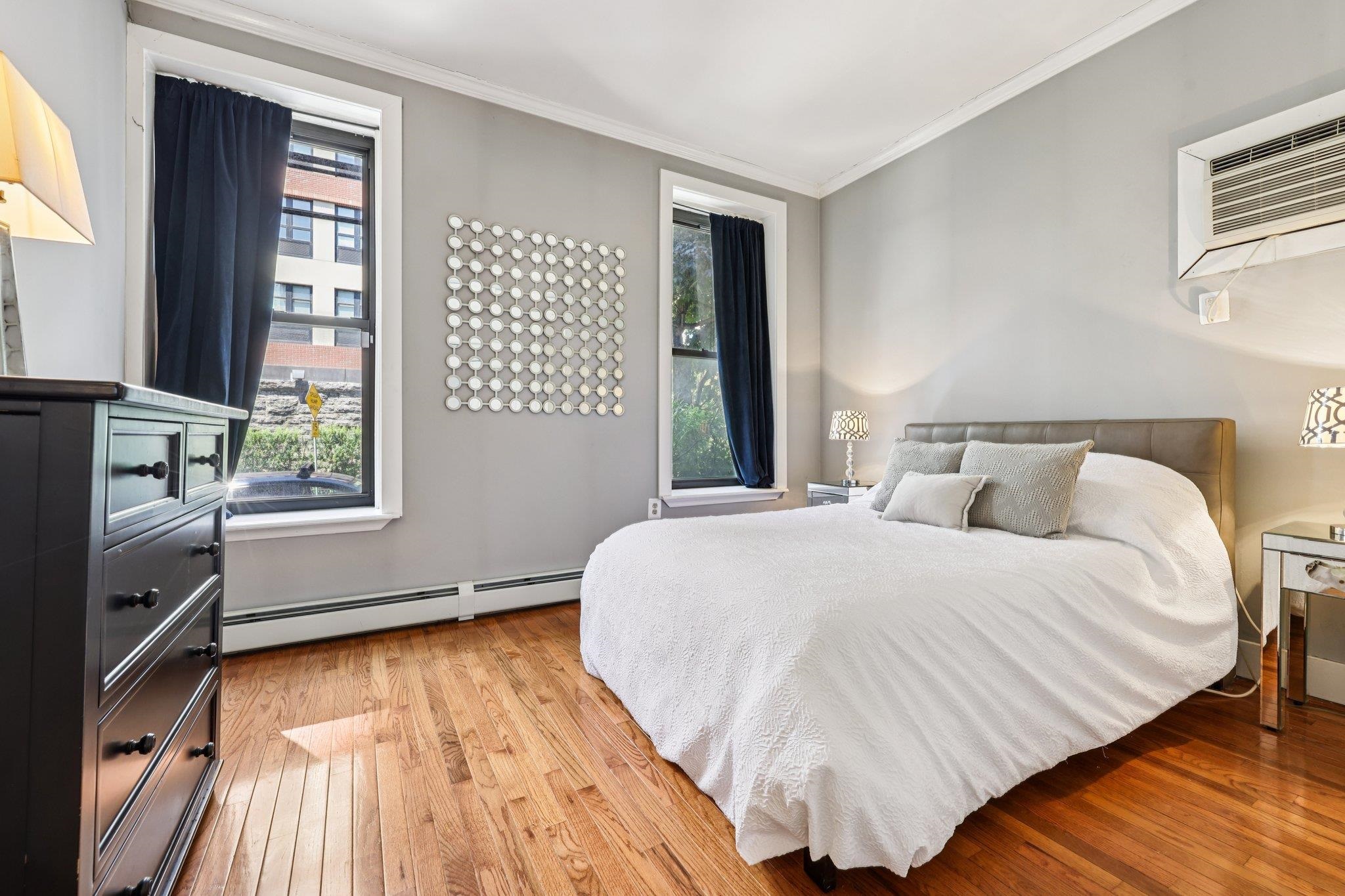 263 10TH ST Unit: 1E