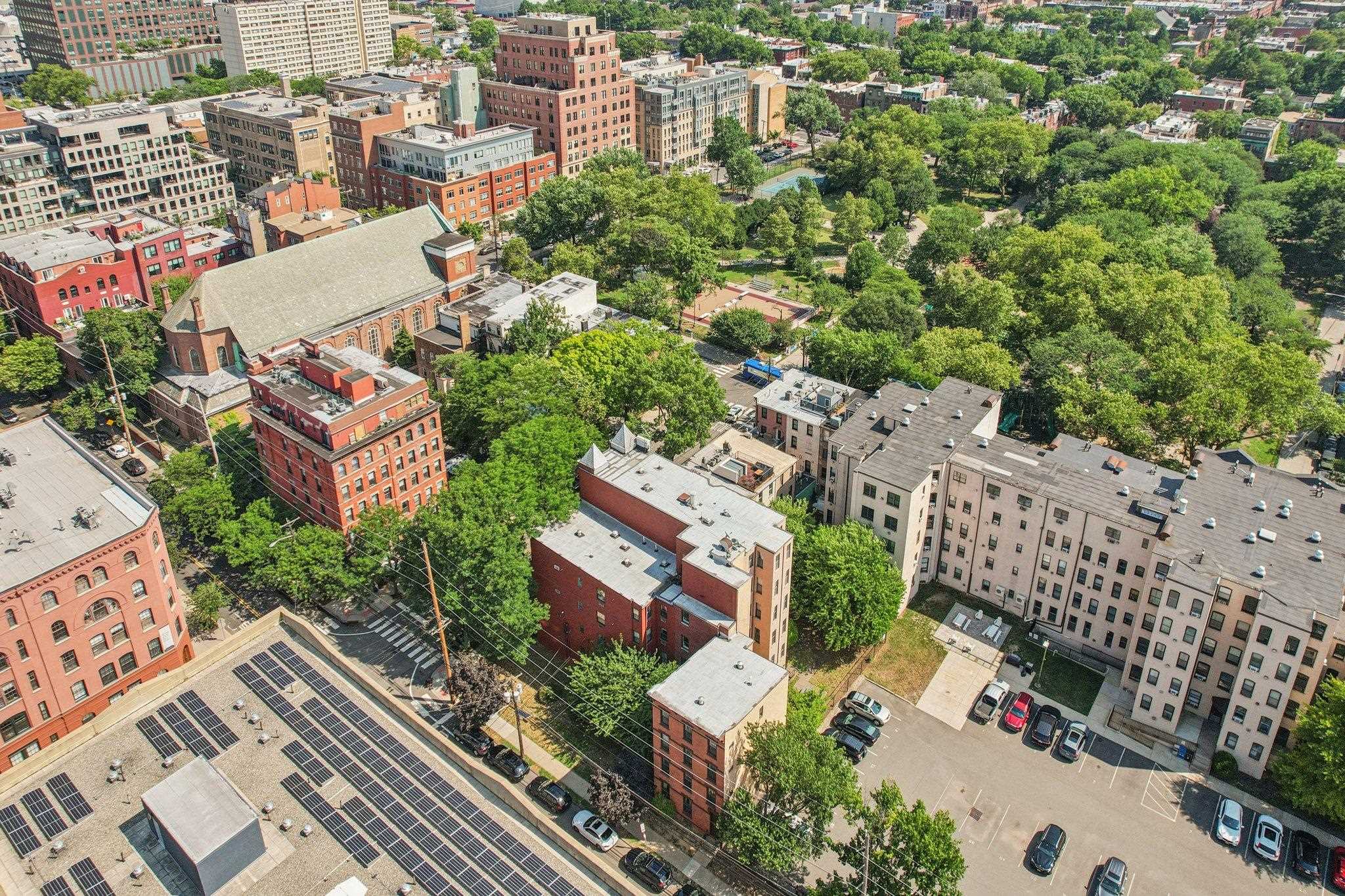 263 10TH ST Unit: 1E