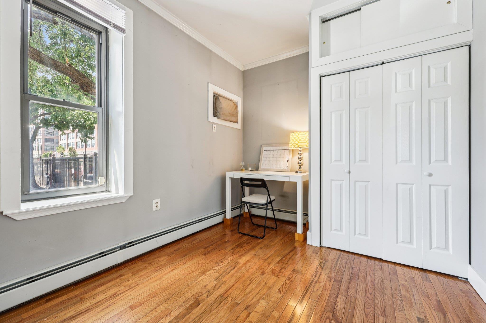 263 10TH ST Unit: 1E