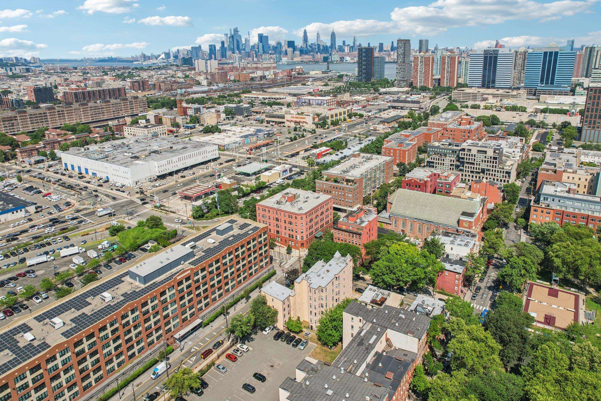 263 10TH ST Unit: 1E