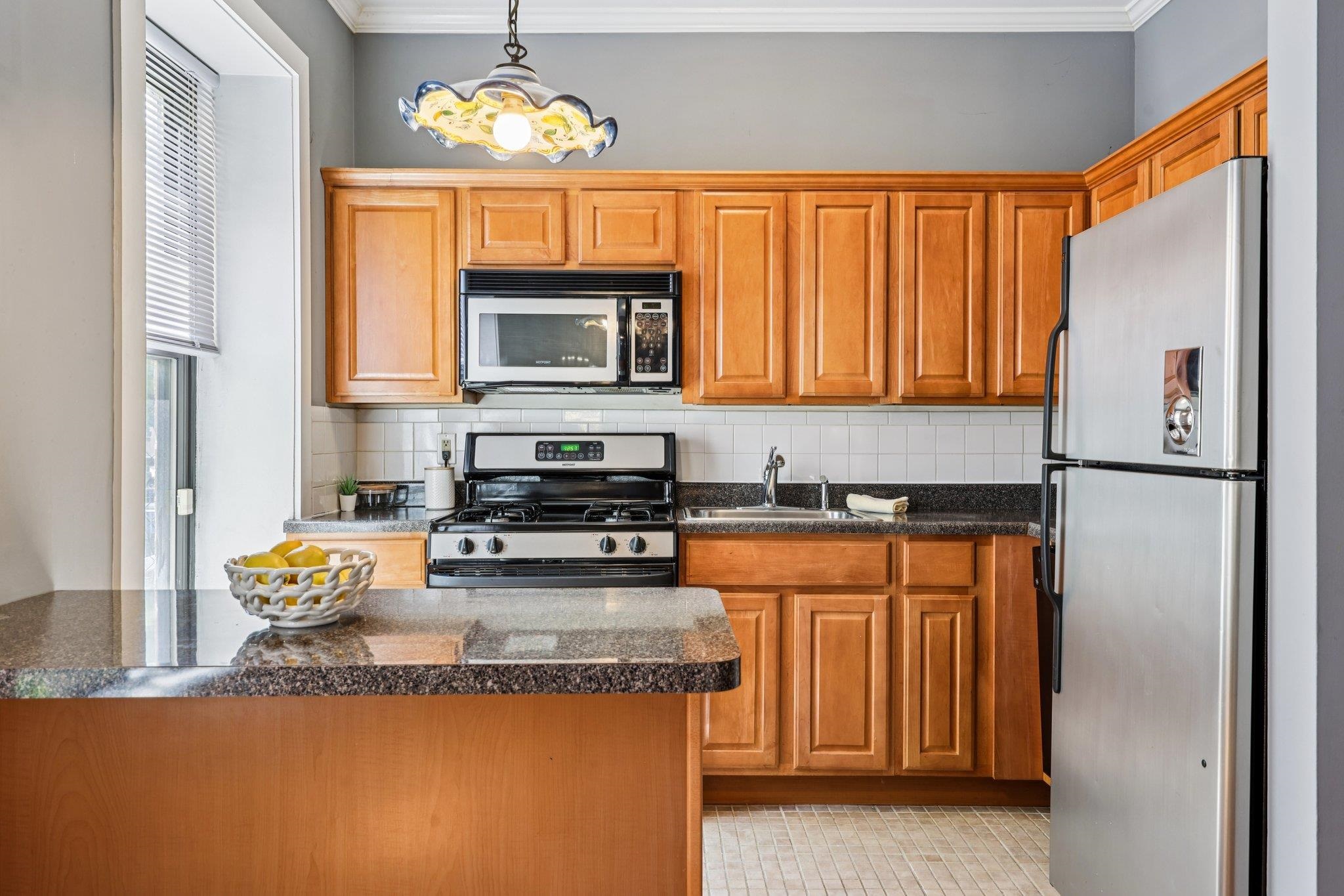 263 10TH ST Unit: 1E