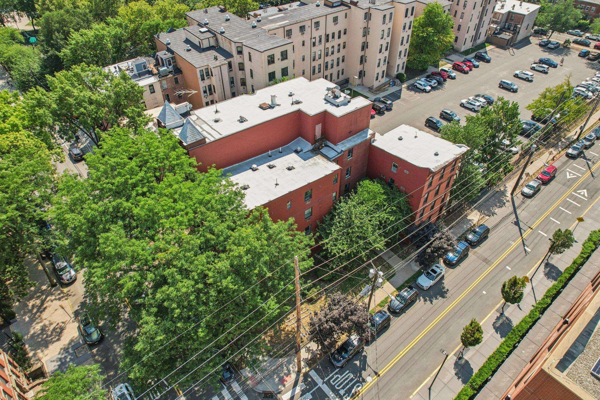 263 10TH ST Unit: 1E