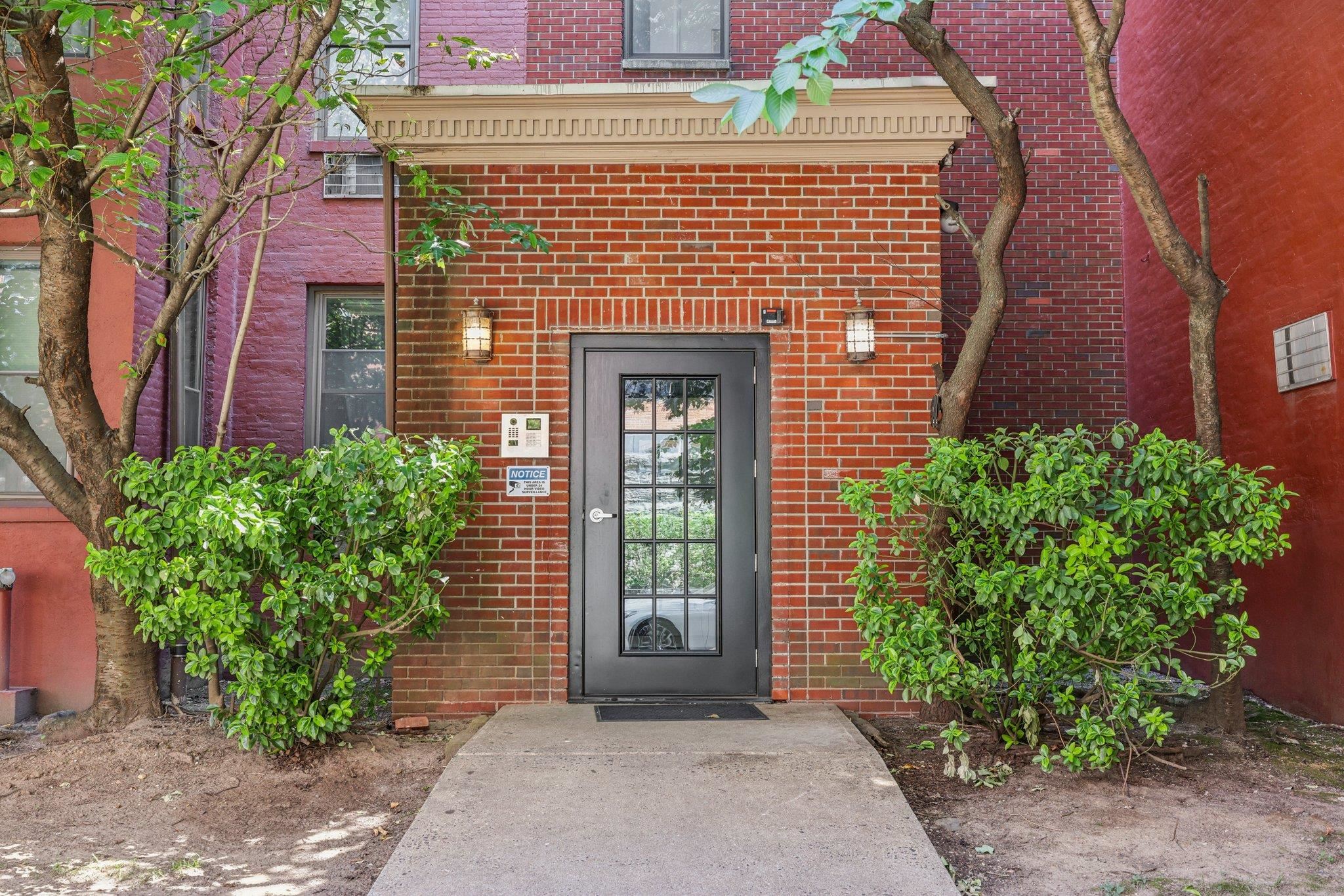 263 10TH ST Unit: 1E