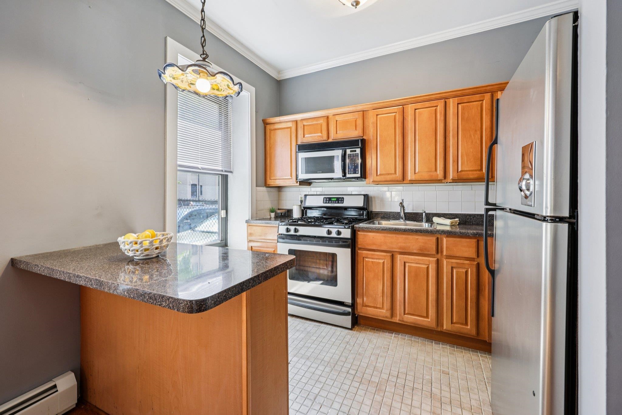 263 10TH ST Unit: 1E