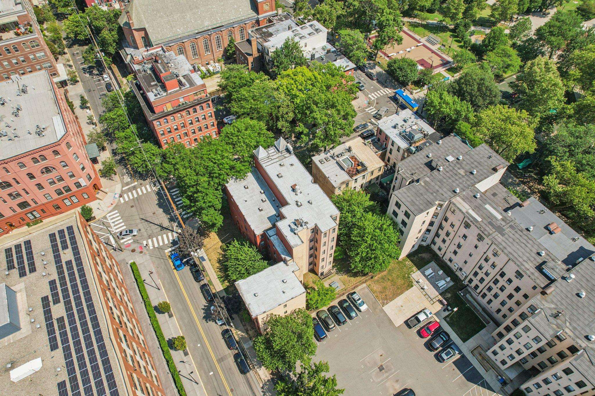 263 10TH ST Unit: 1E