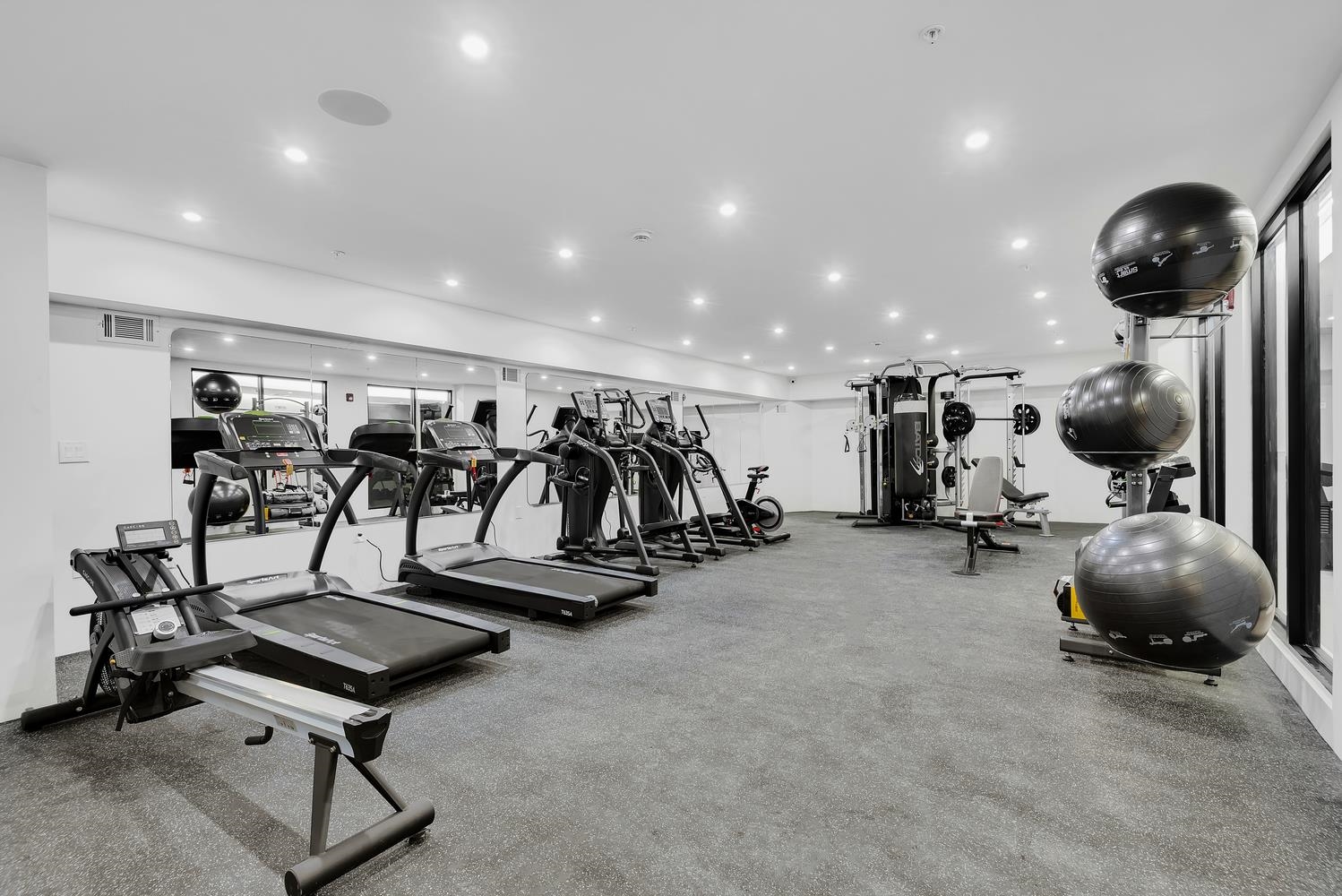 328 PACIFIC AVE Unit: B03