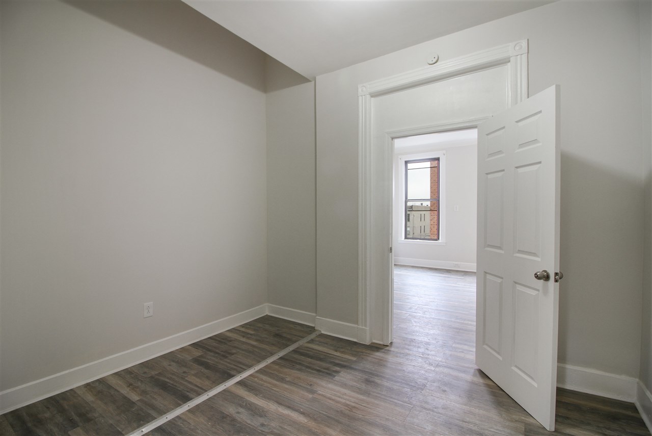 332 JACKSON ST Unit: 4L