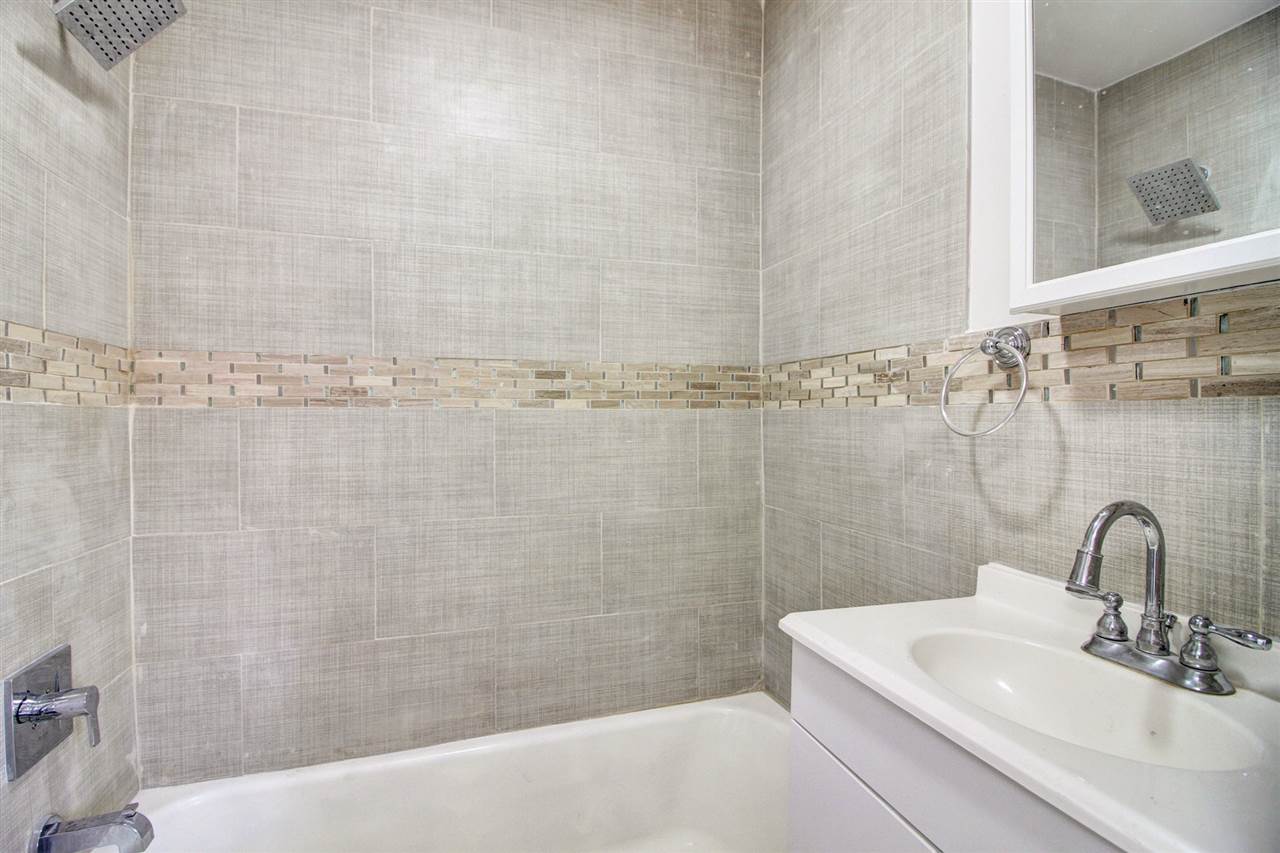 332 JACKSON ST Unit: 4L