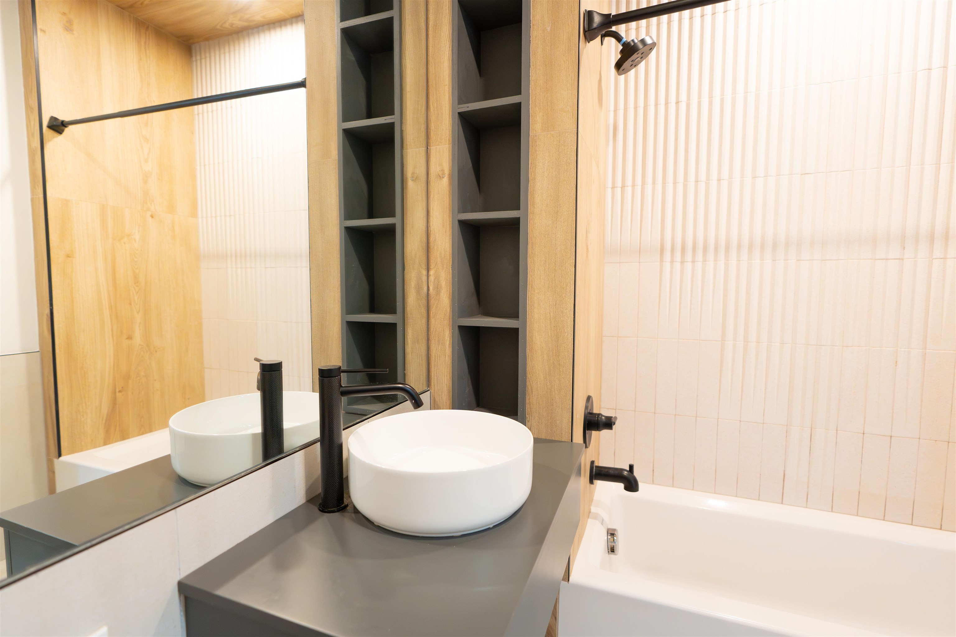 424 ARLINGTON AVE Unit: 304