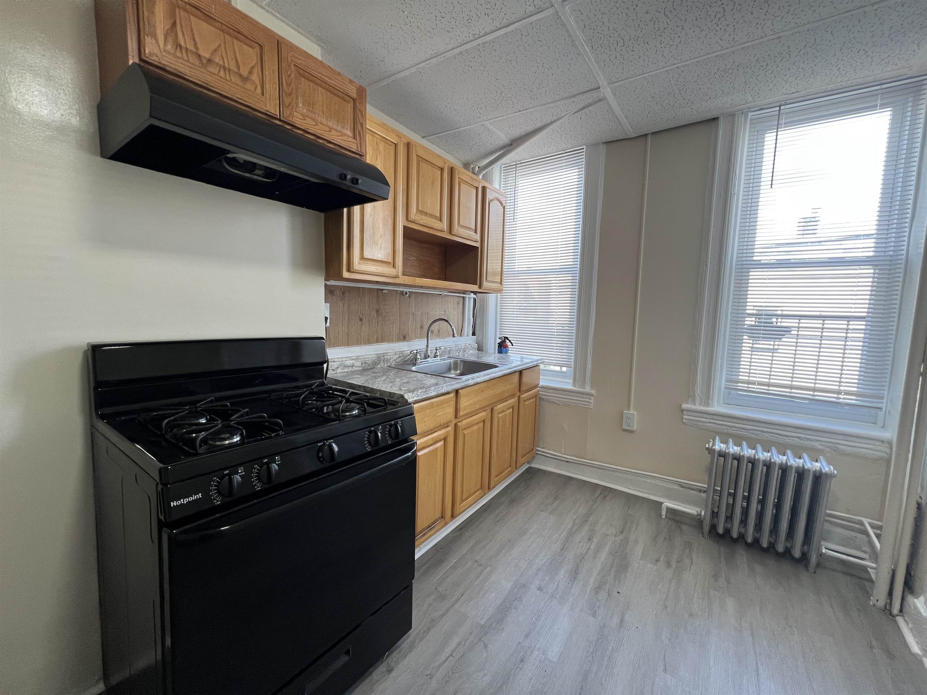 1513 SUMMIT AVE Unit: 3