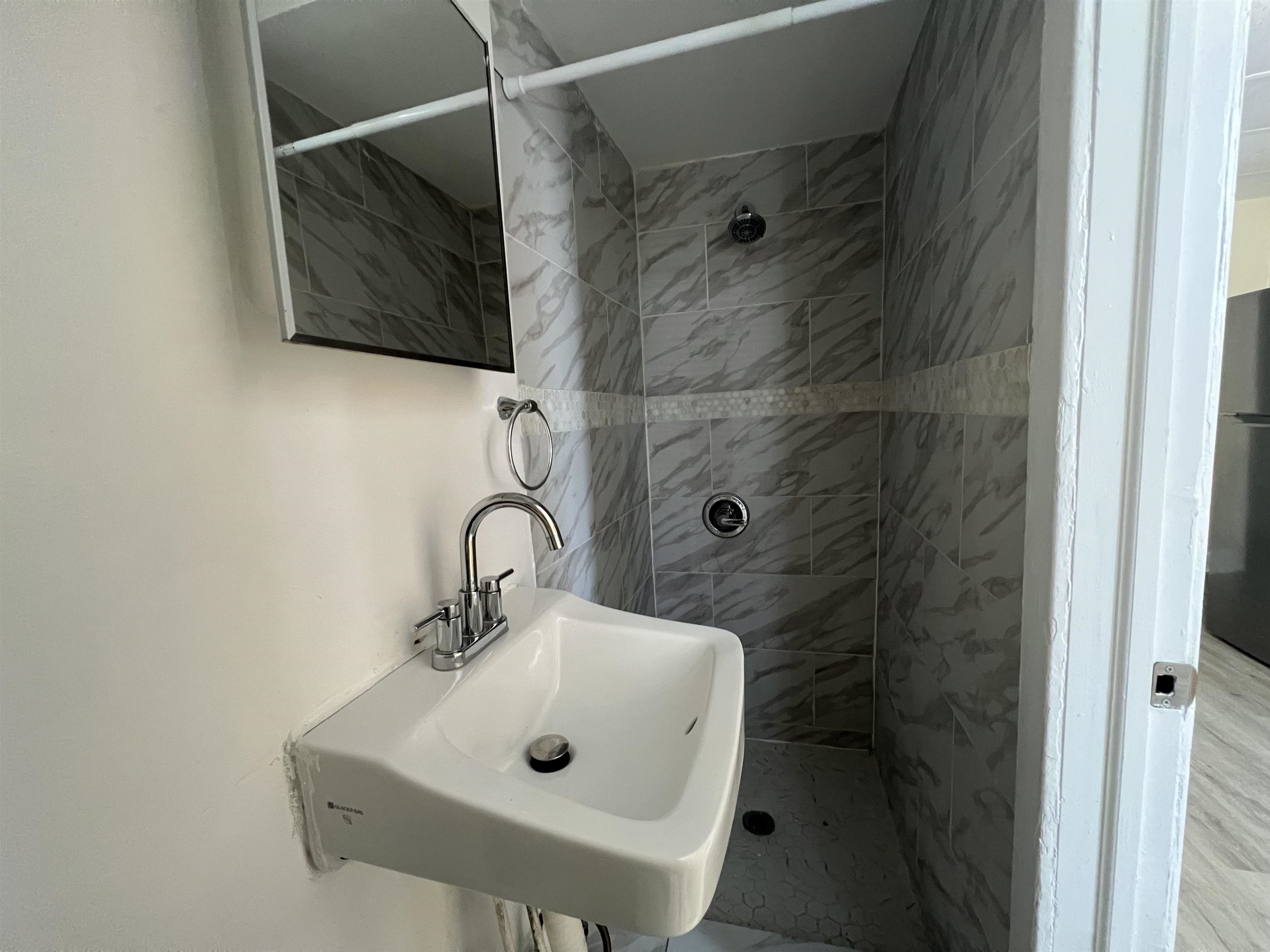 1513 SUMMIT AVE Unit: 3