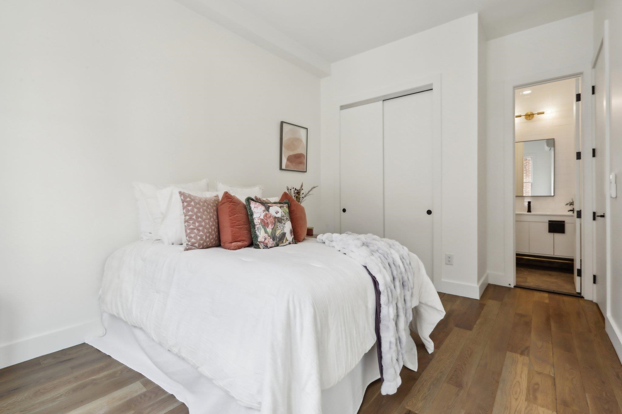 250 VAN HORNE ST Unit: 2