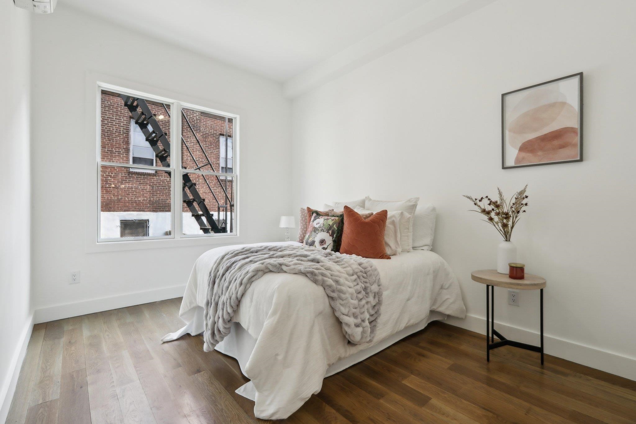 250 VAN HORNE ST Unit: 2