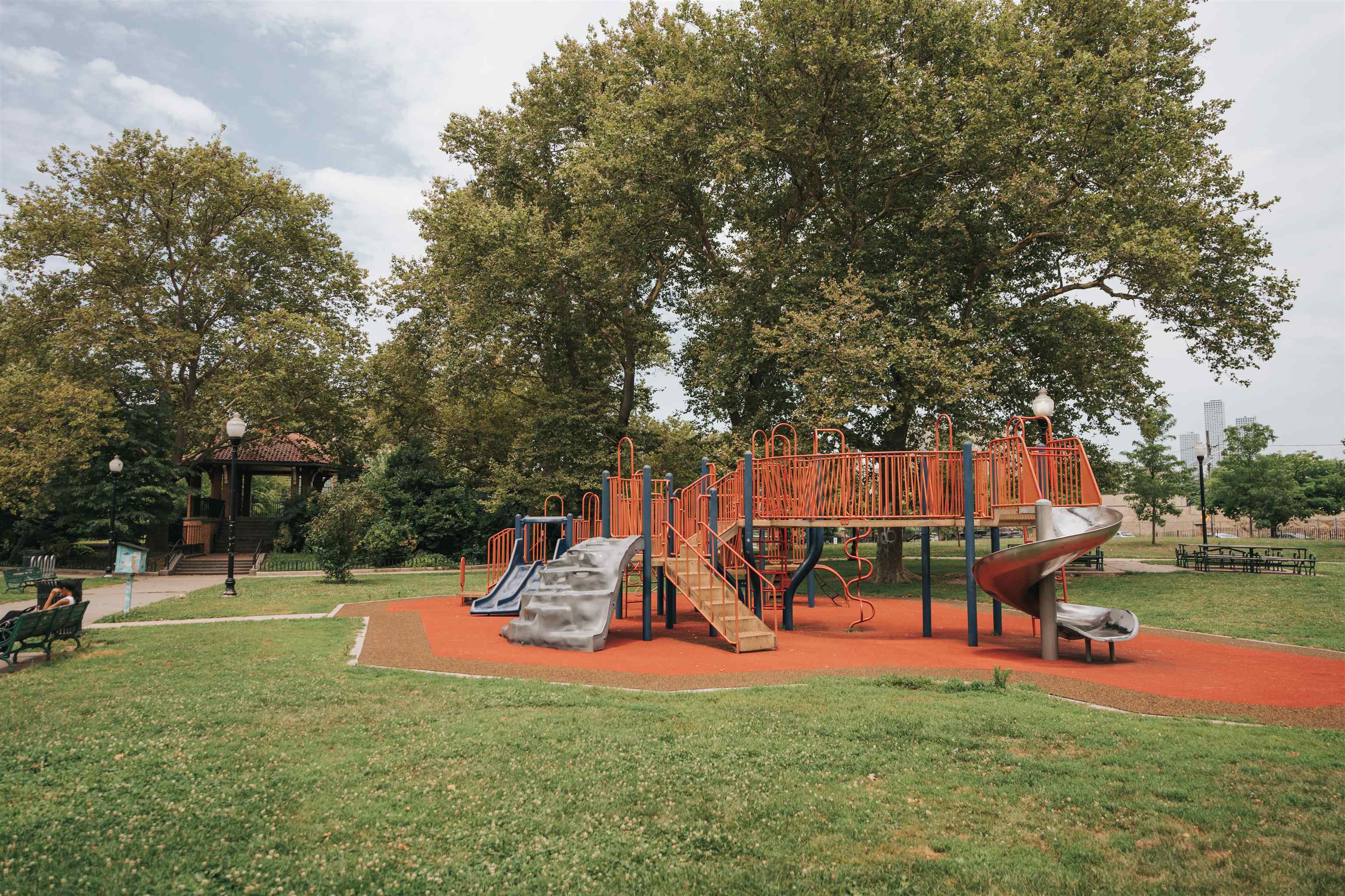 250 VAN HORNE ST Unit: 2