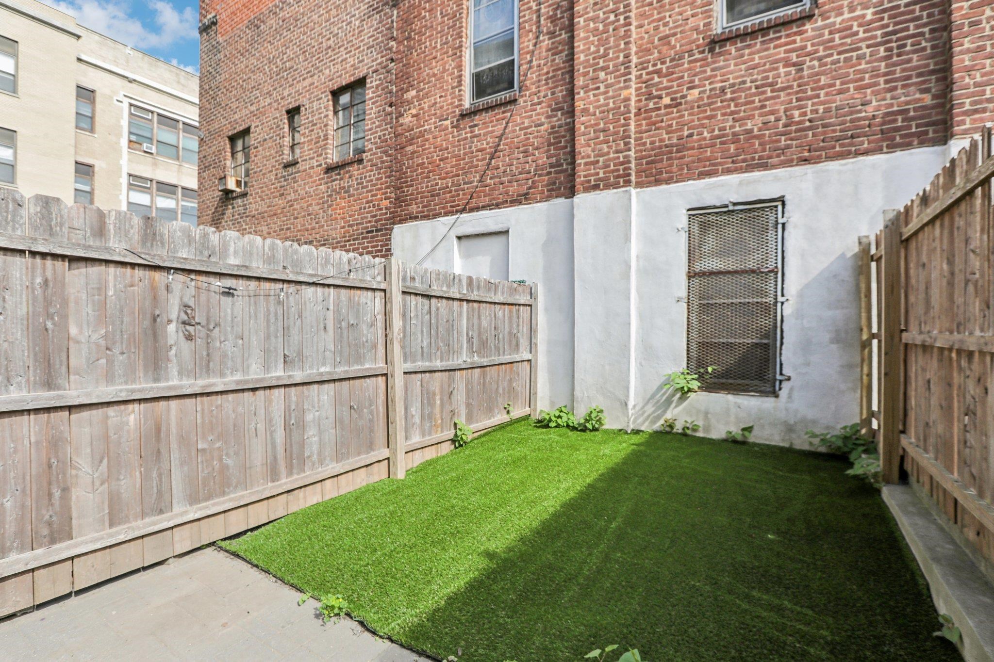 250 VAN HORNE ST Unit: 2