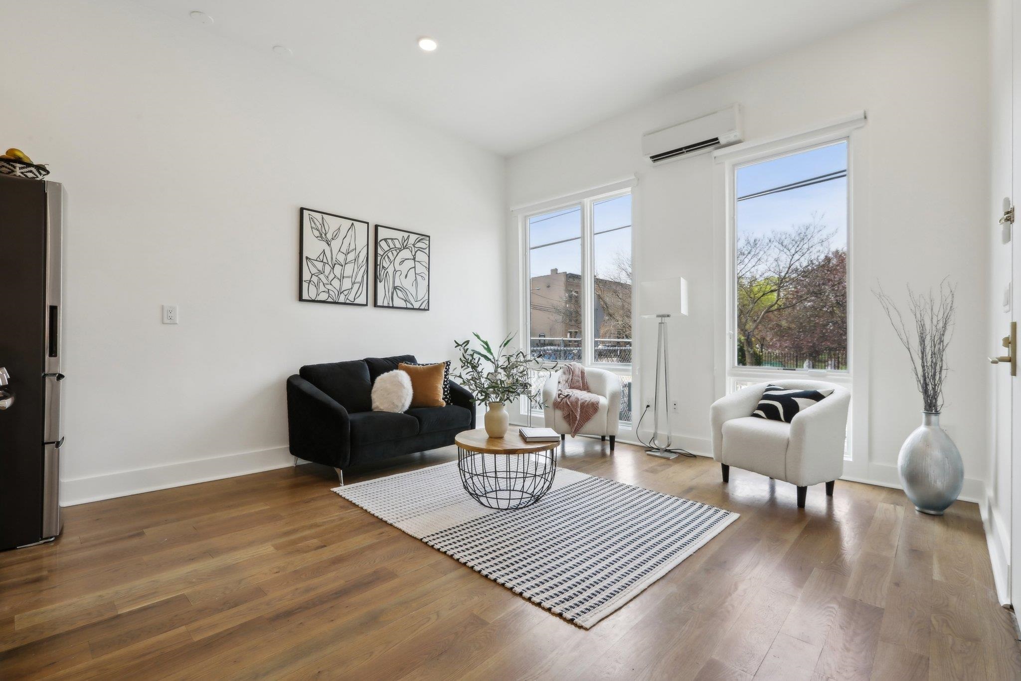 250 VAN HORNE ST Unit: 2