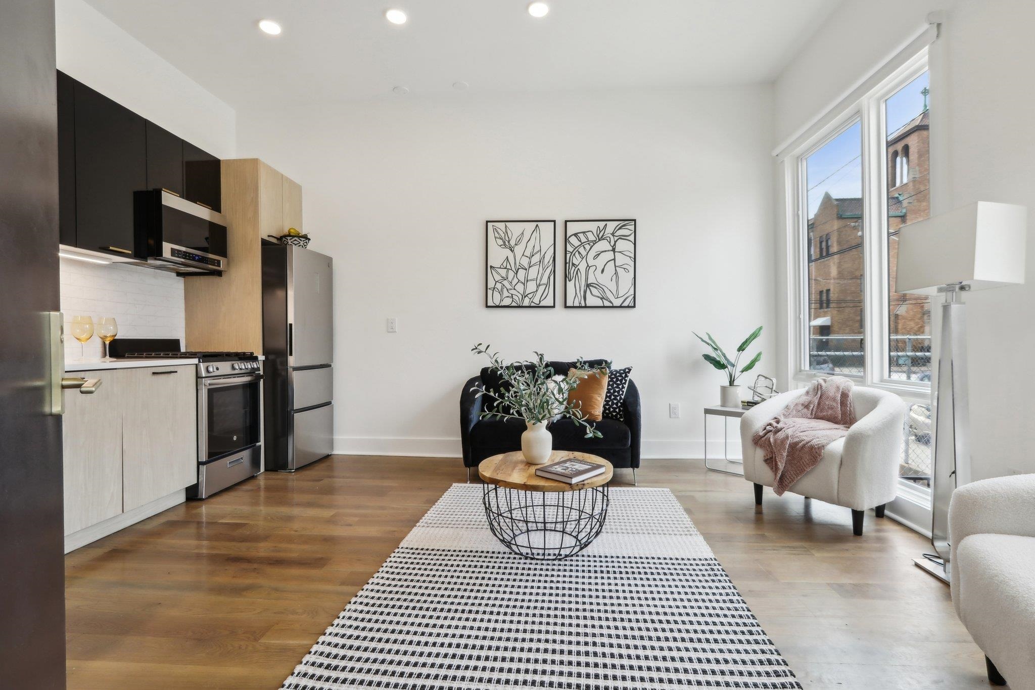 250 VAN HORNE ST Unit: 2