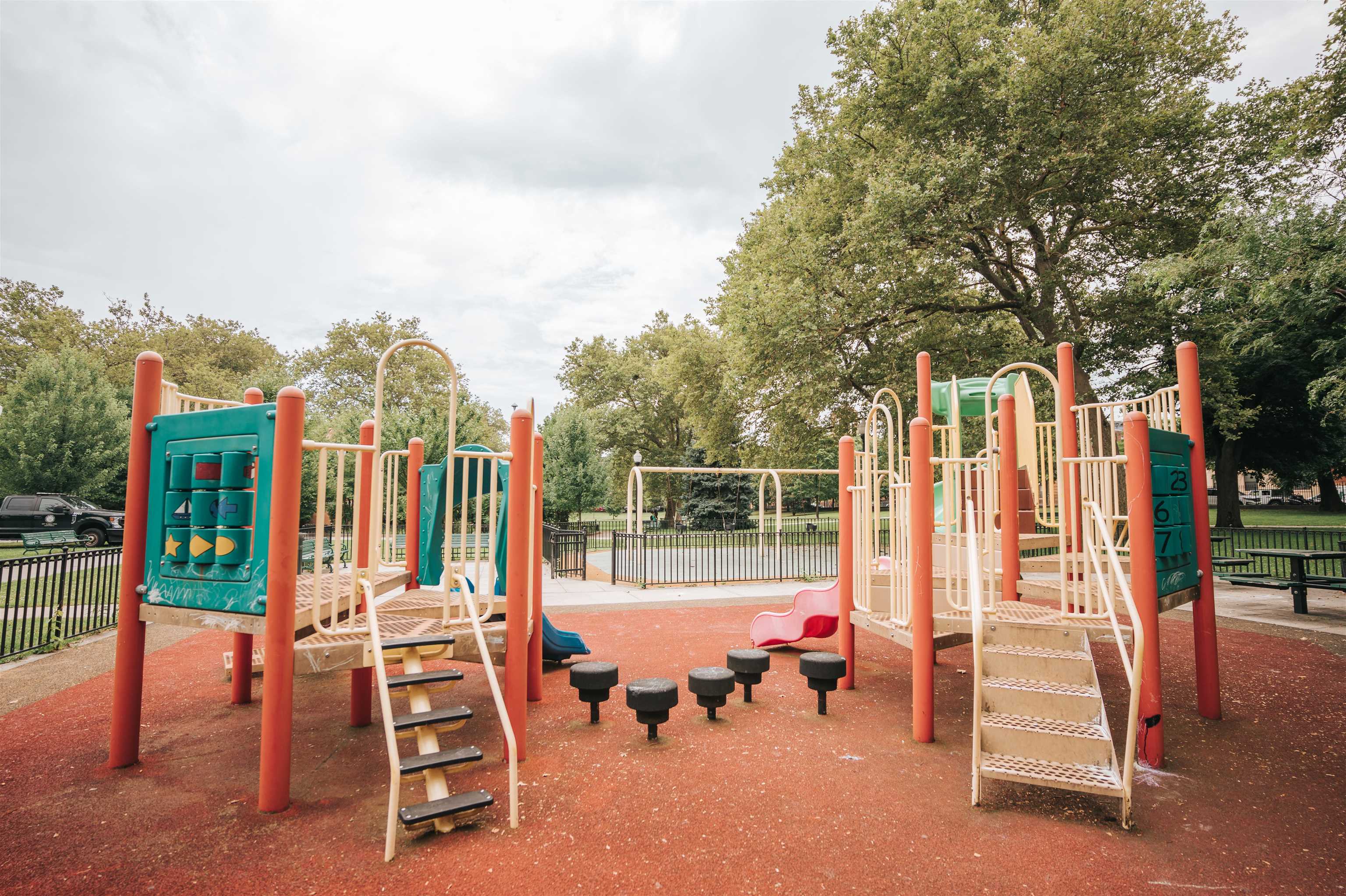 250 VAN HORNE ST Unit: 2