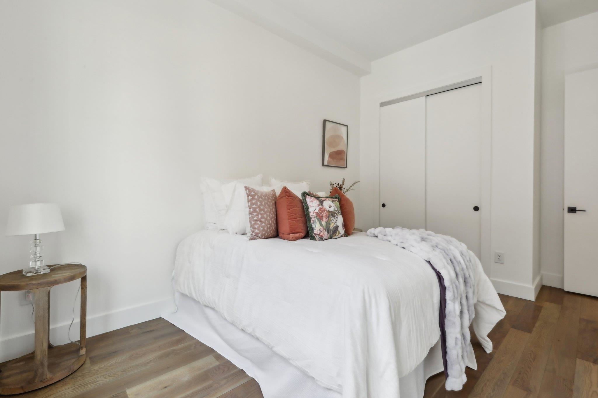 250 VAN HORNE ST Unit: 2