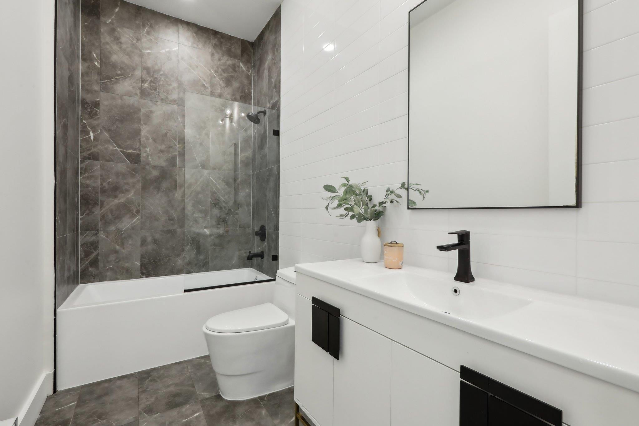 250 VAN HORNE ST Unit: 2