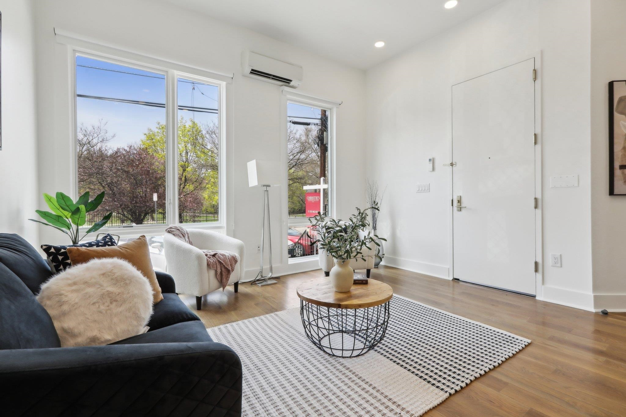 250 VAN HORNE ST Unit: 2