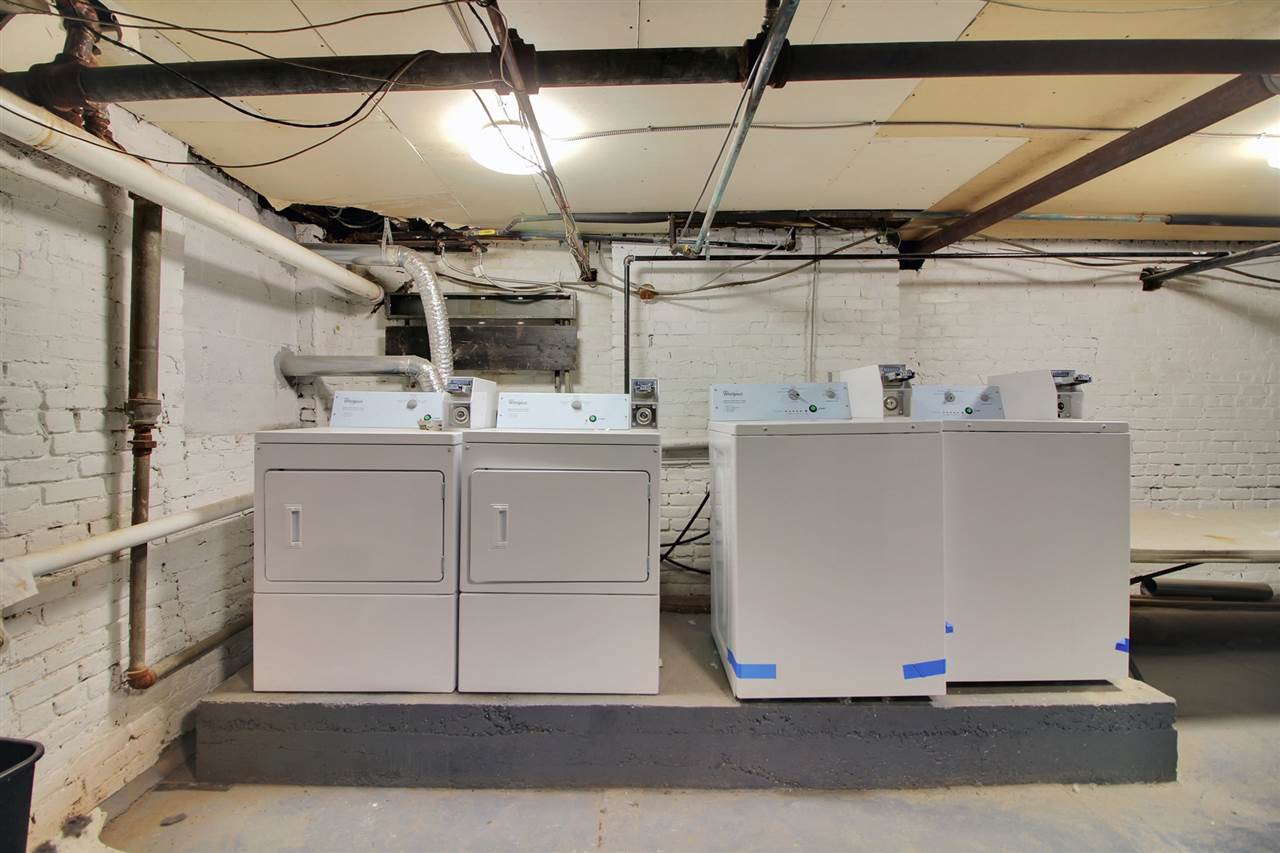 330 JACKSON ST Unit: 1R