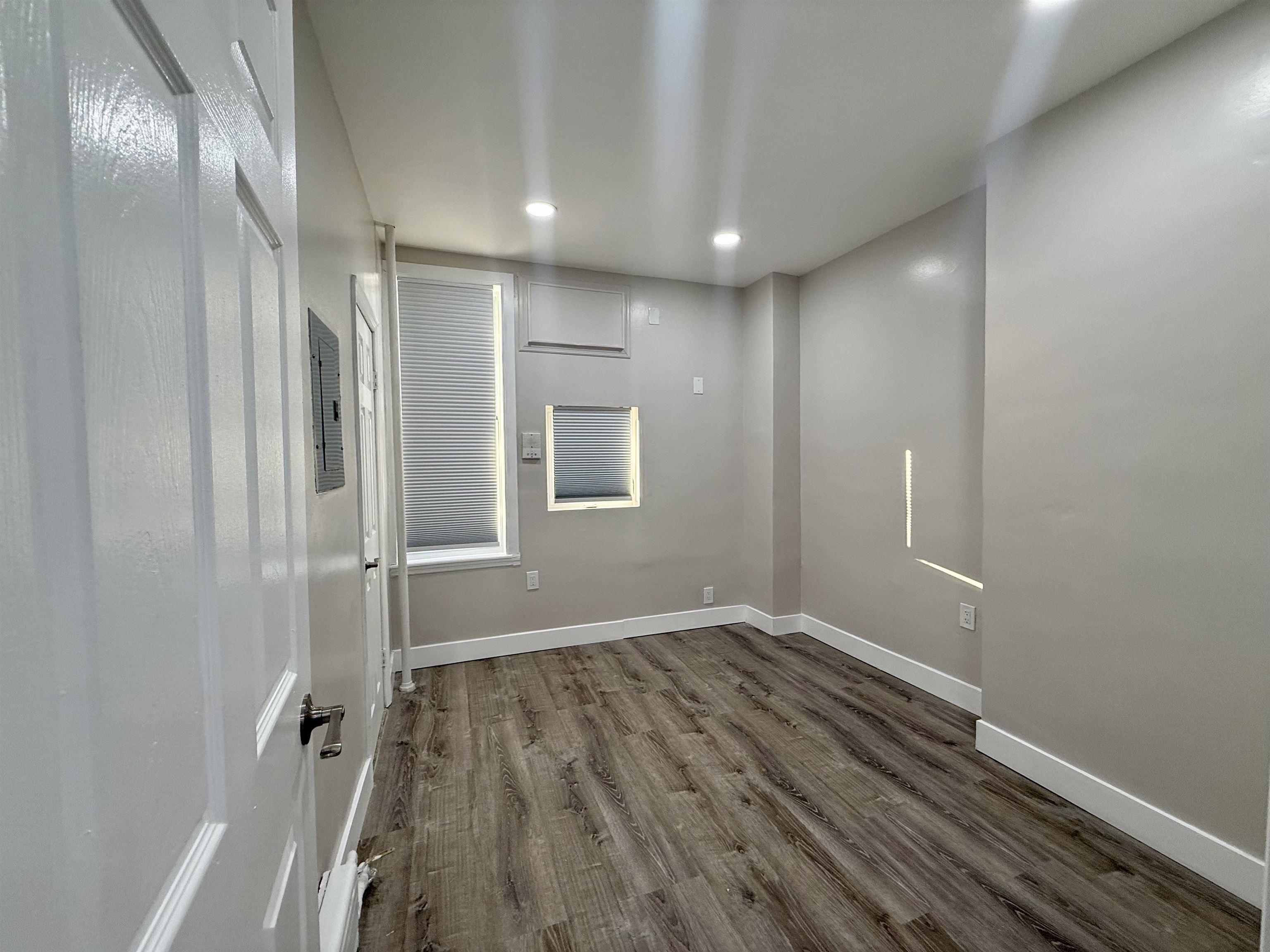 330 JACKSON ST Unit: 1R