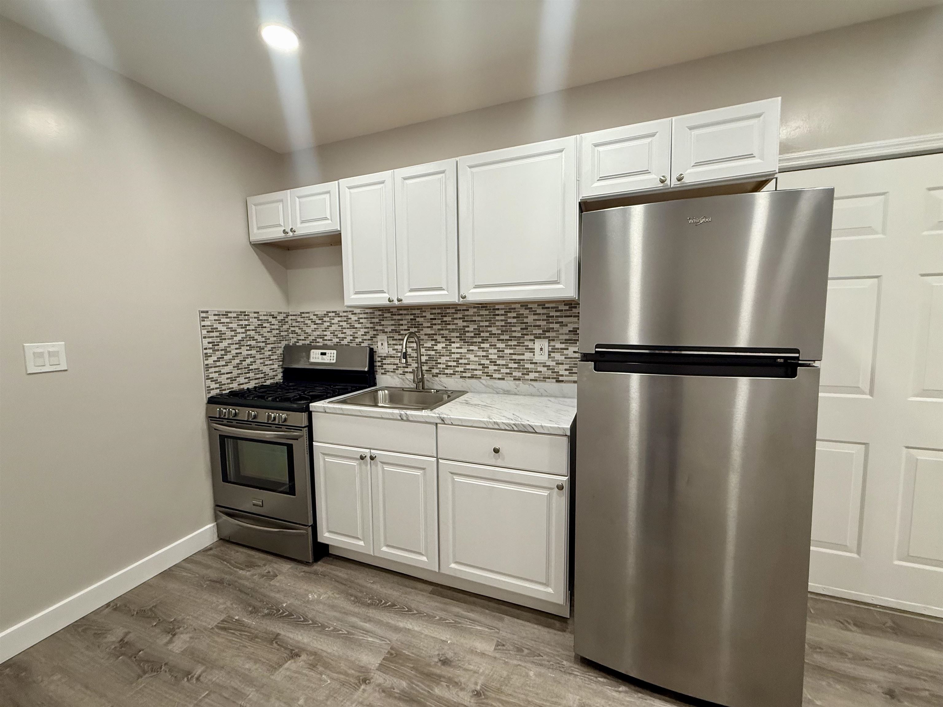 330 JACKSON ST Unit: 1R