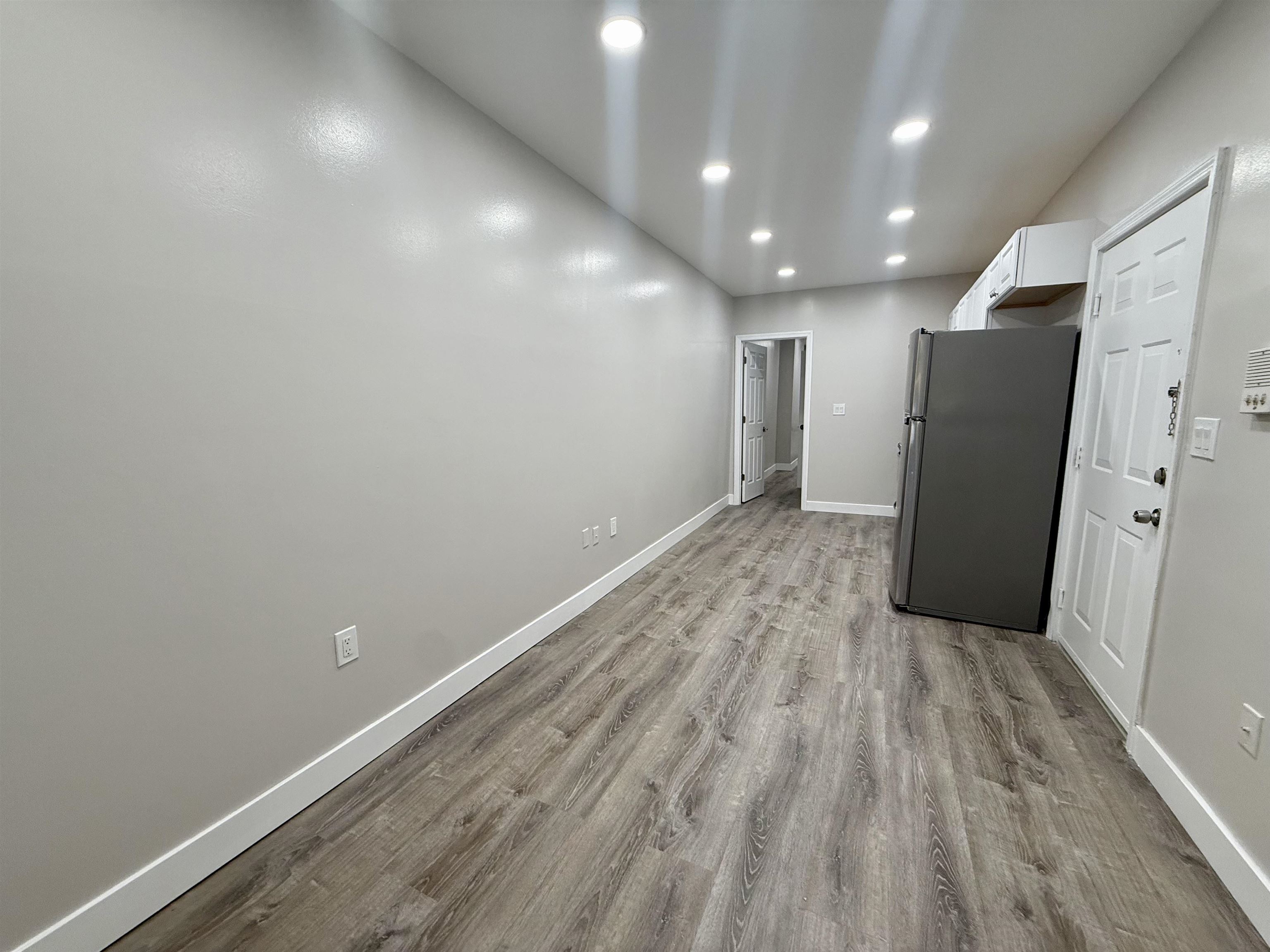 330 JACKSON ST Unit: 1R