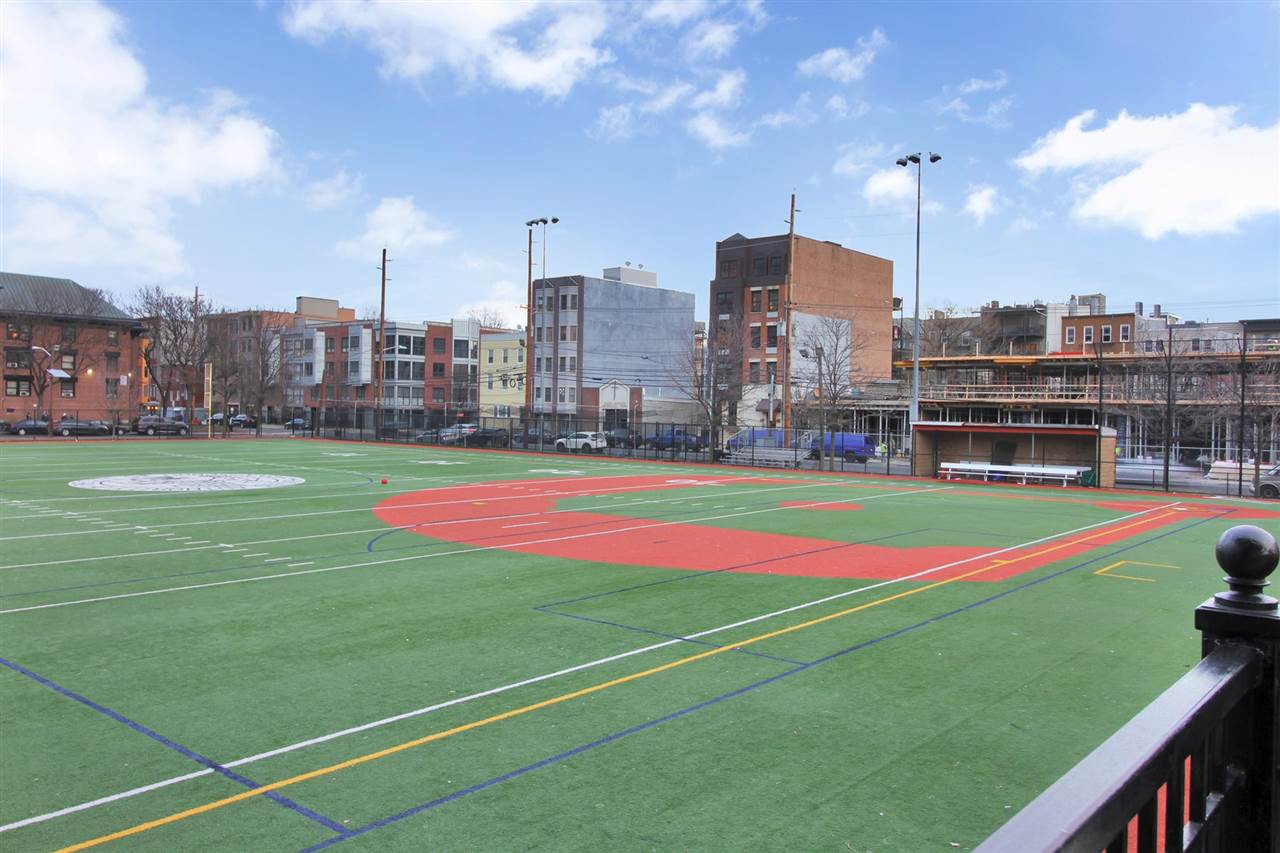 330 JACKSON ST Unit: 1R