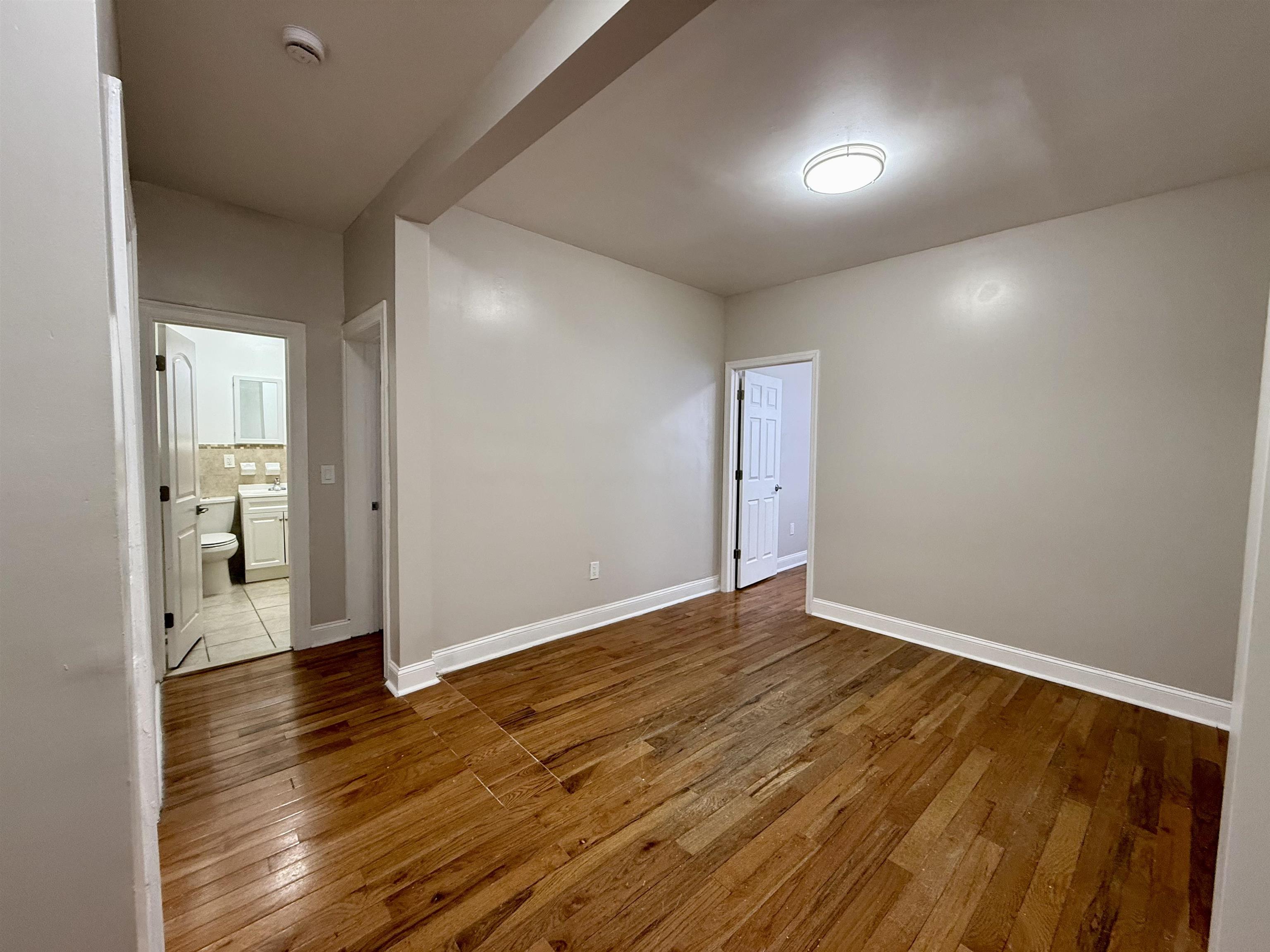 546 BERGEN AVE Unit: 1A