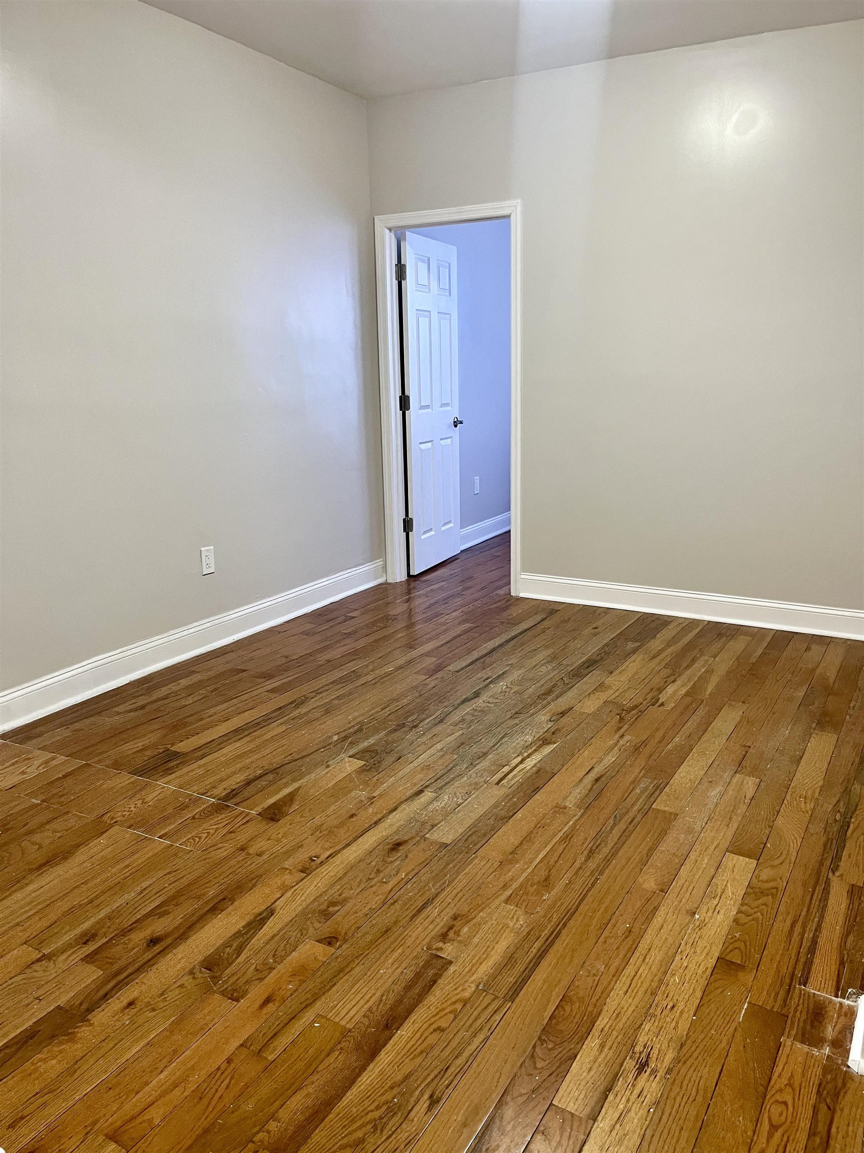 546 BERGEN AVE Unit: 1A