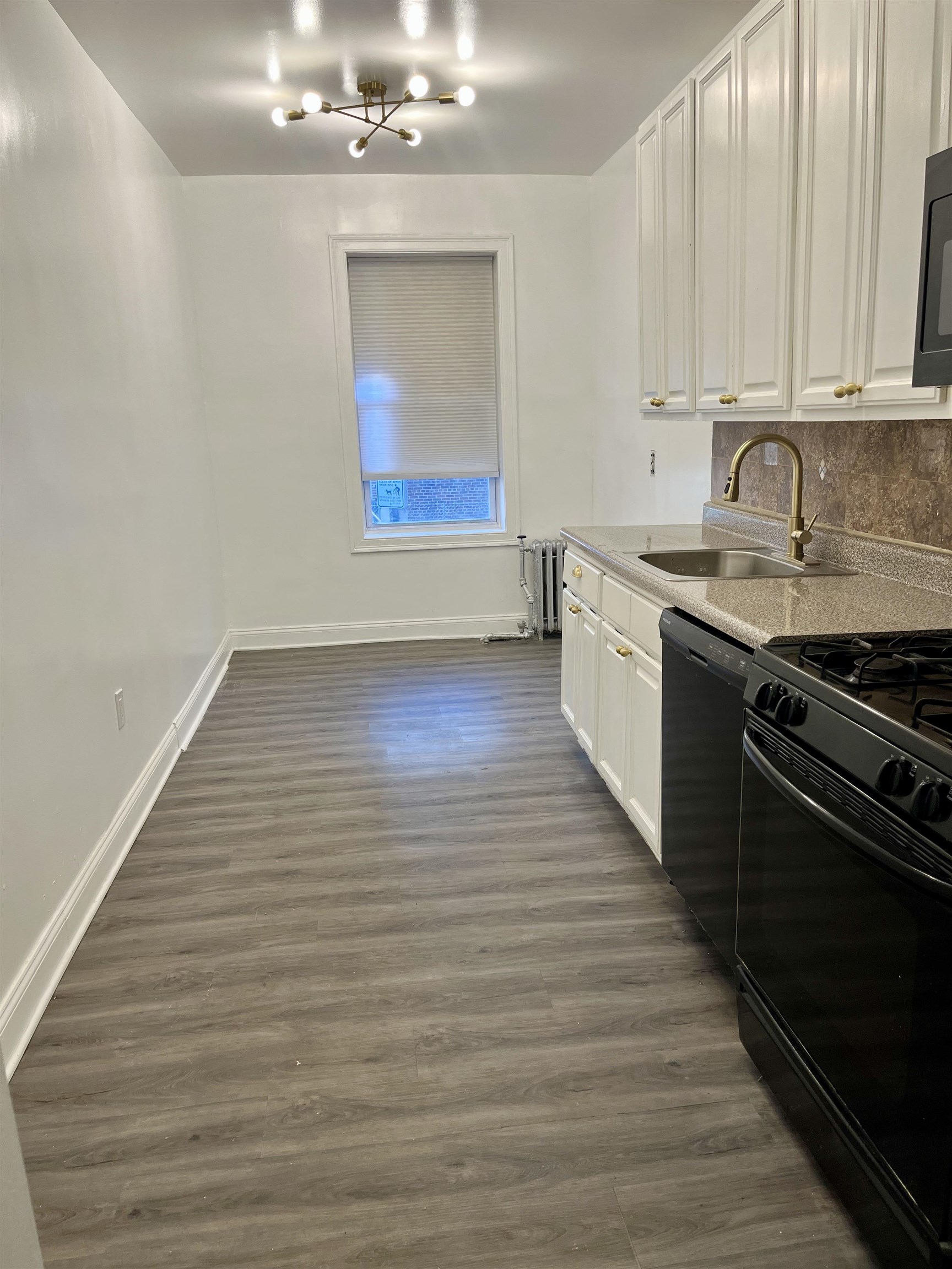 546 BERGEN AVE Unit: 1A