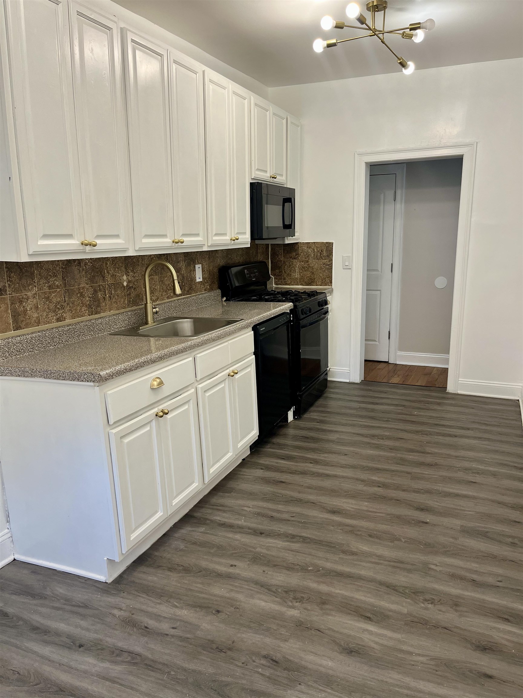 546 BERGEN AVE Unit: 1A