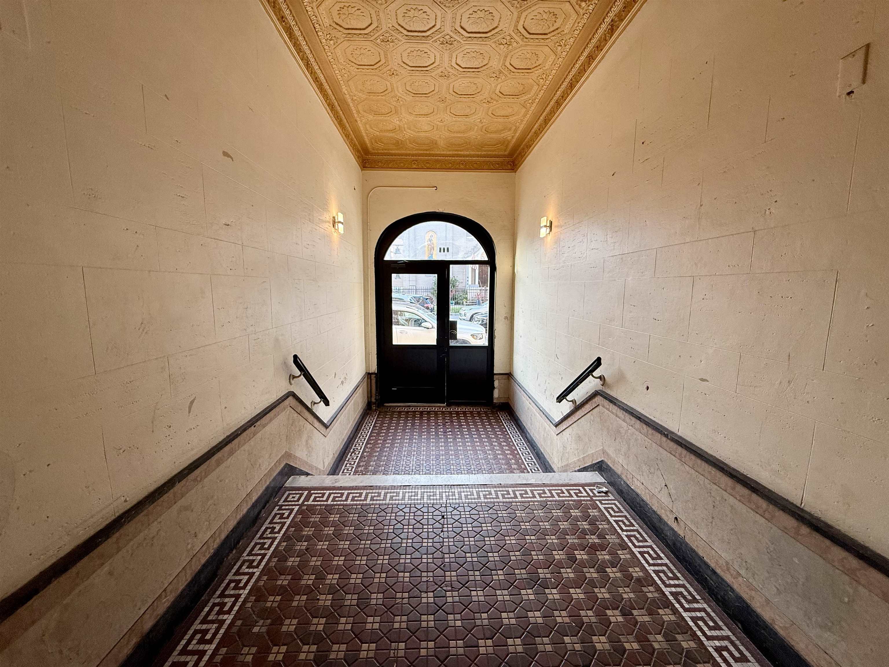 546 BERGEN AVE Unit: 1A