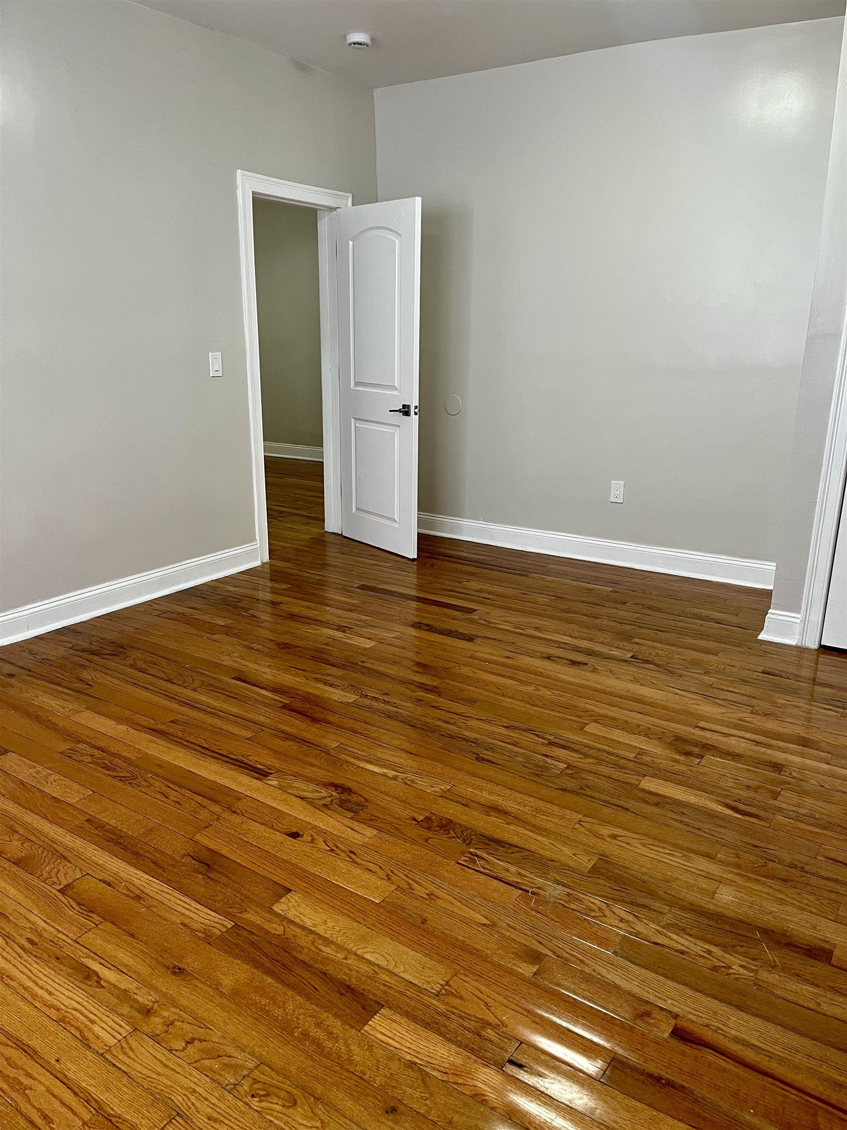 546 BERGEN AVE Unit: 1A