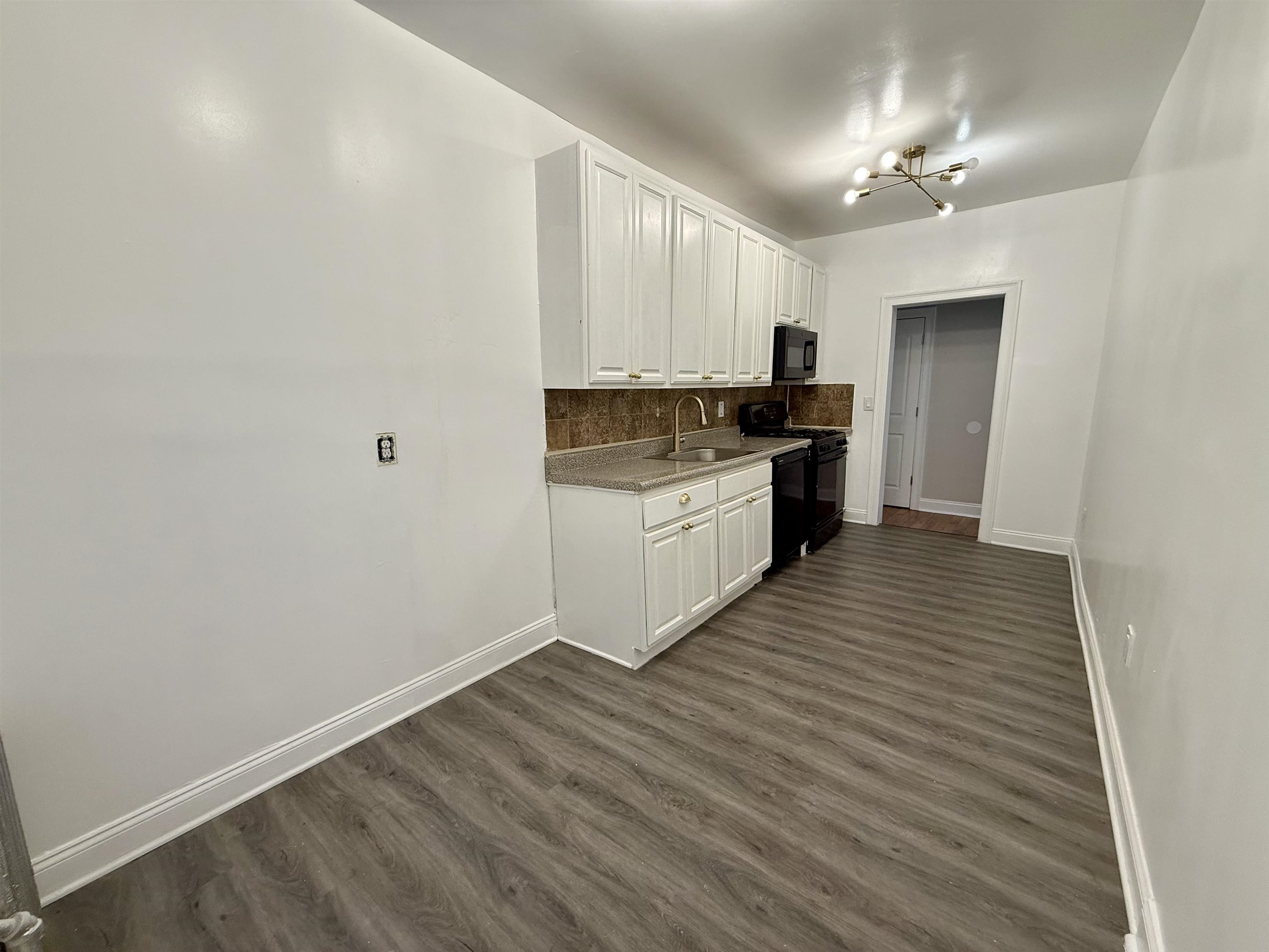 546 BERGEN AVE Unit: 1A