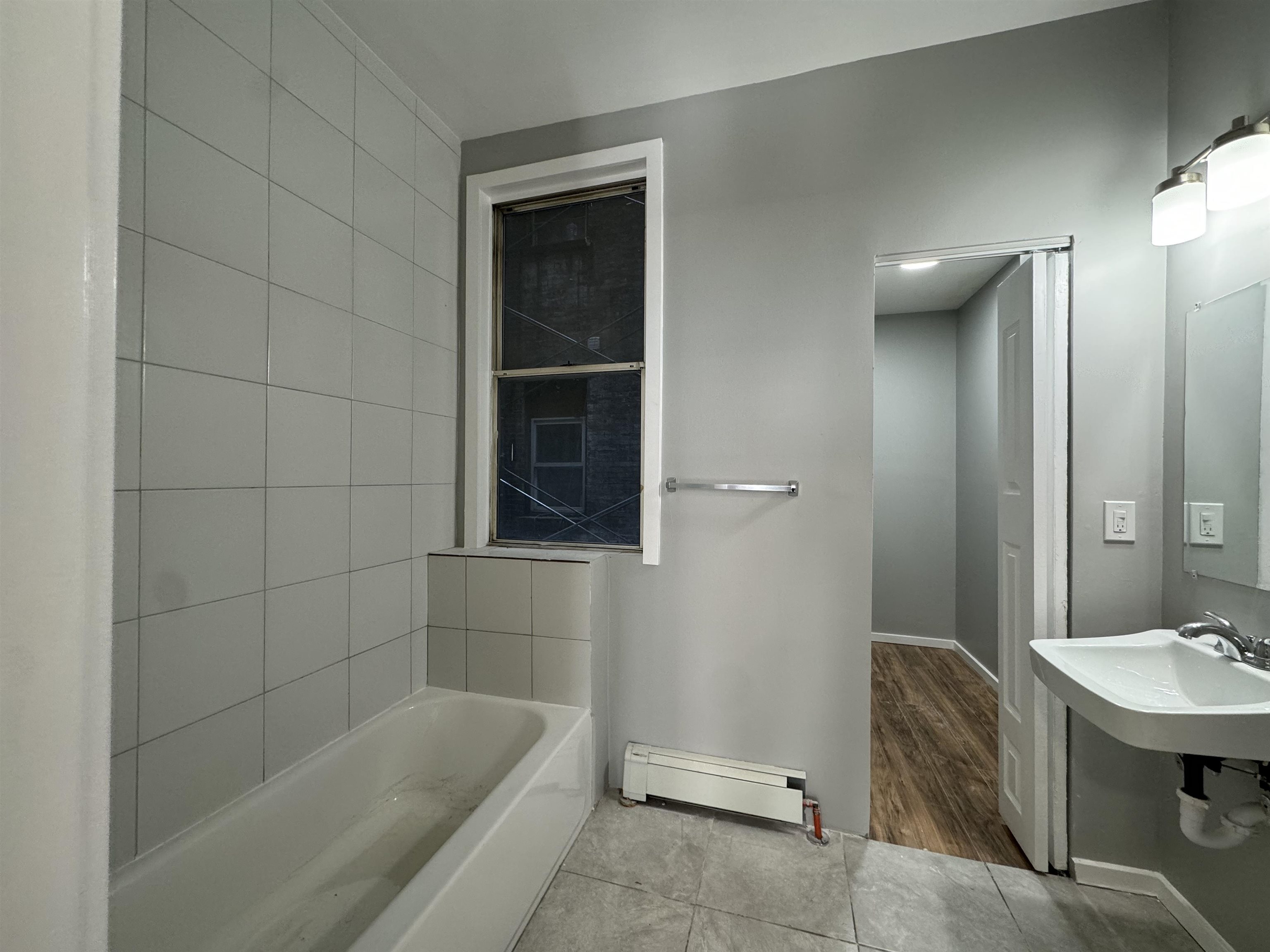 1513 SUMMIT AVE Unit: 1A