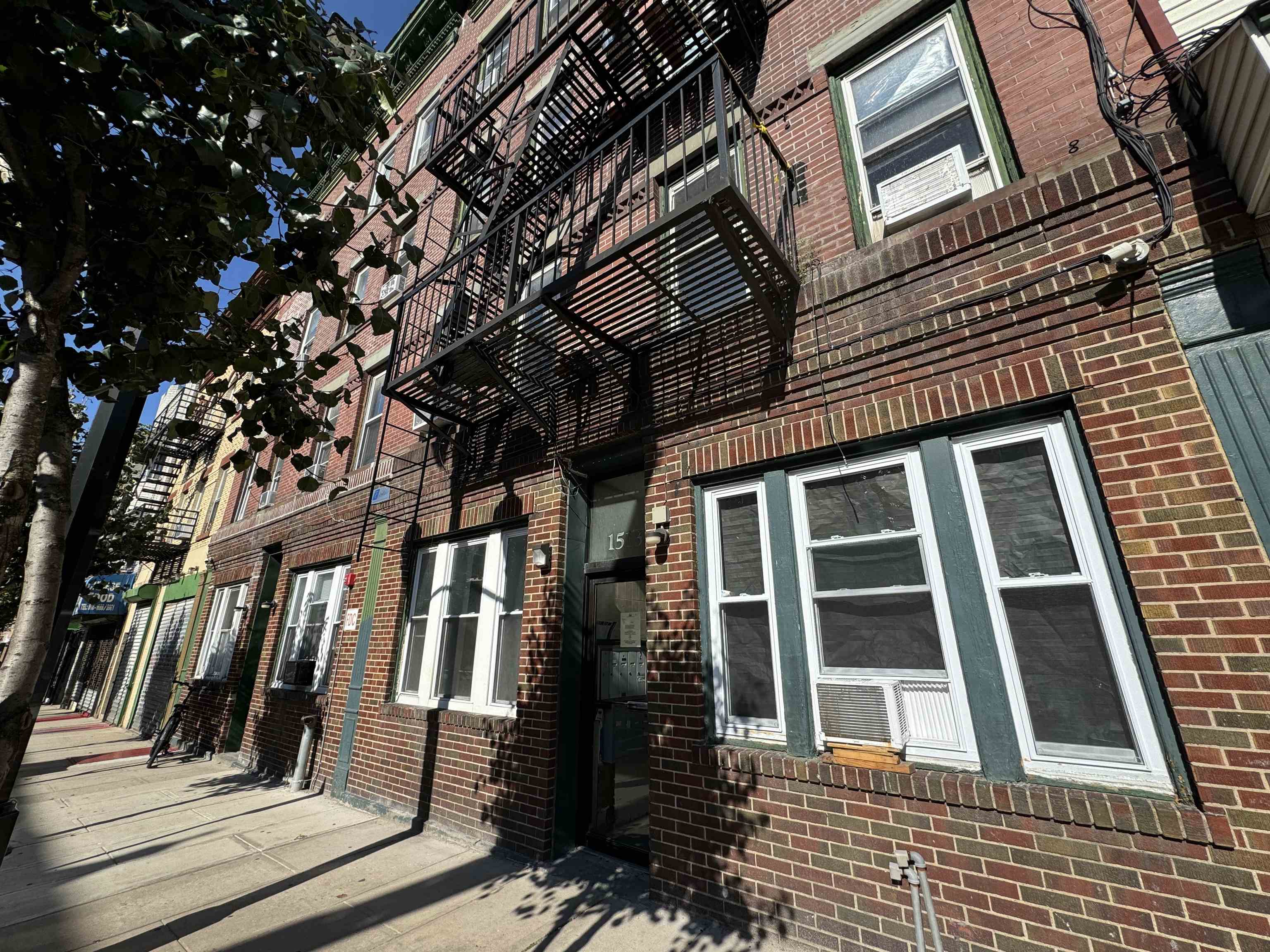 1513 SUMMIT AVE Unit: 1A