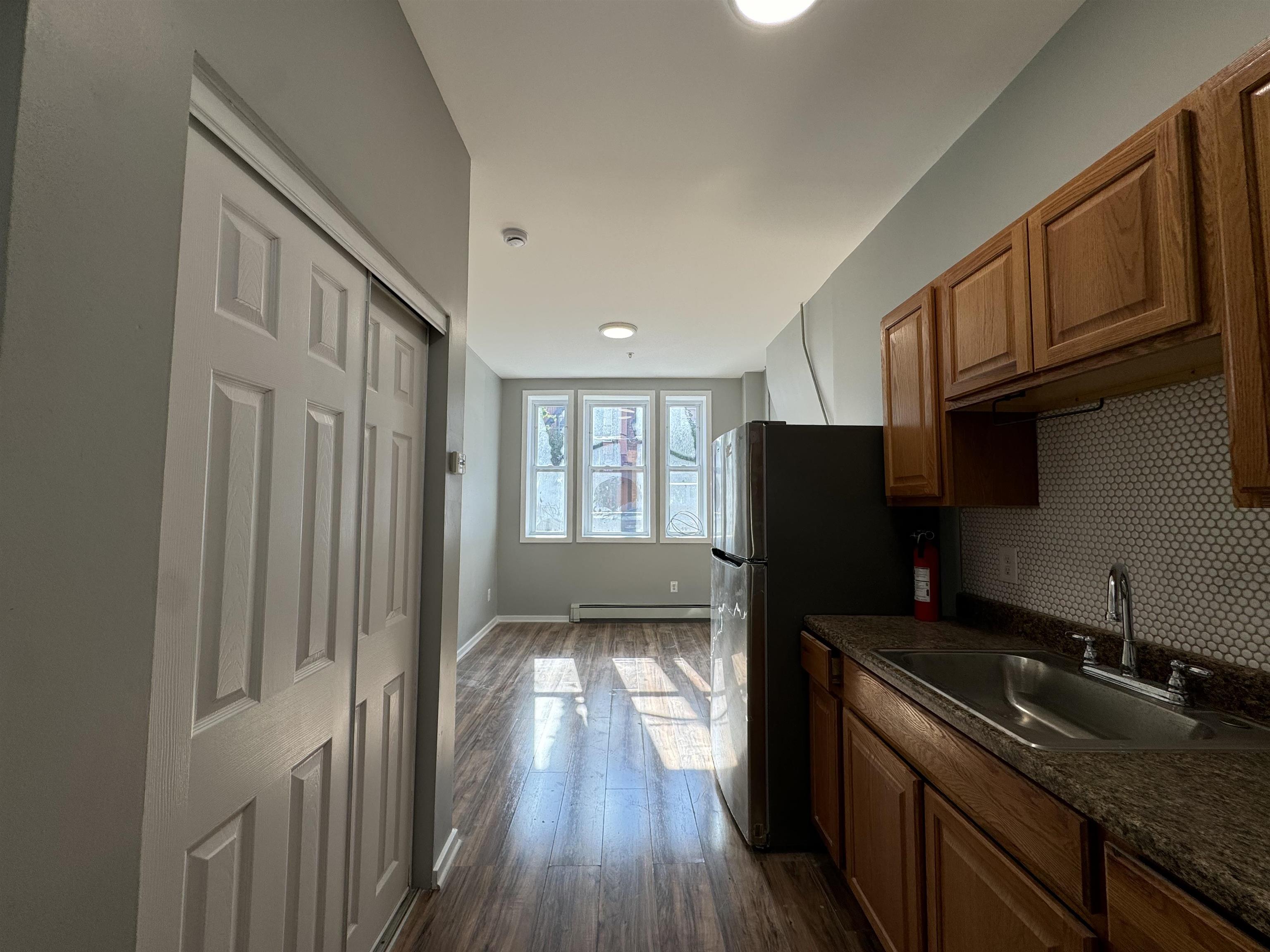 1513 SUMMIT AVE Unit: 1A