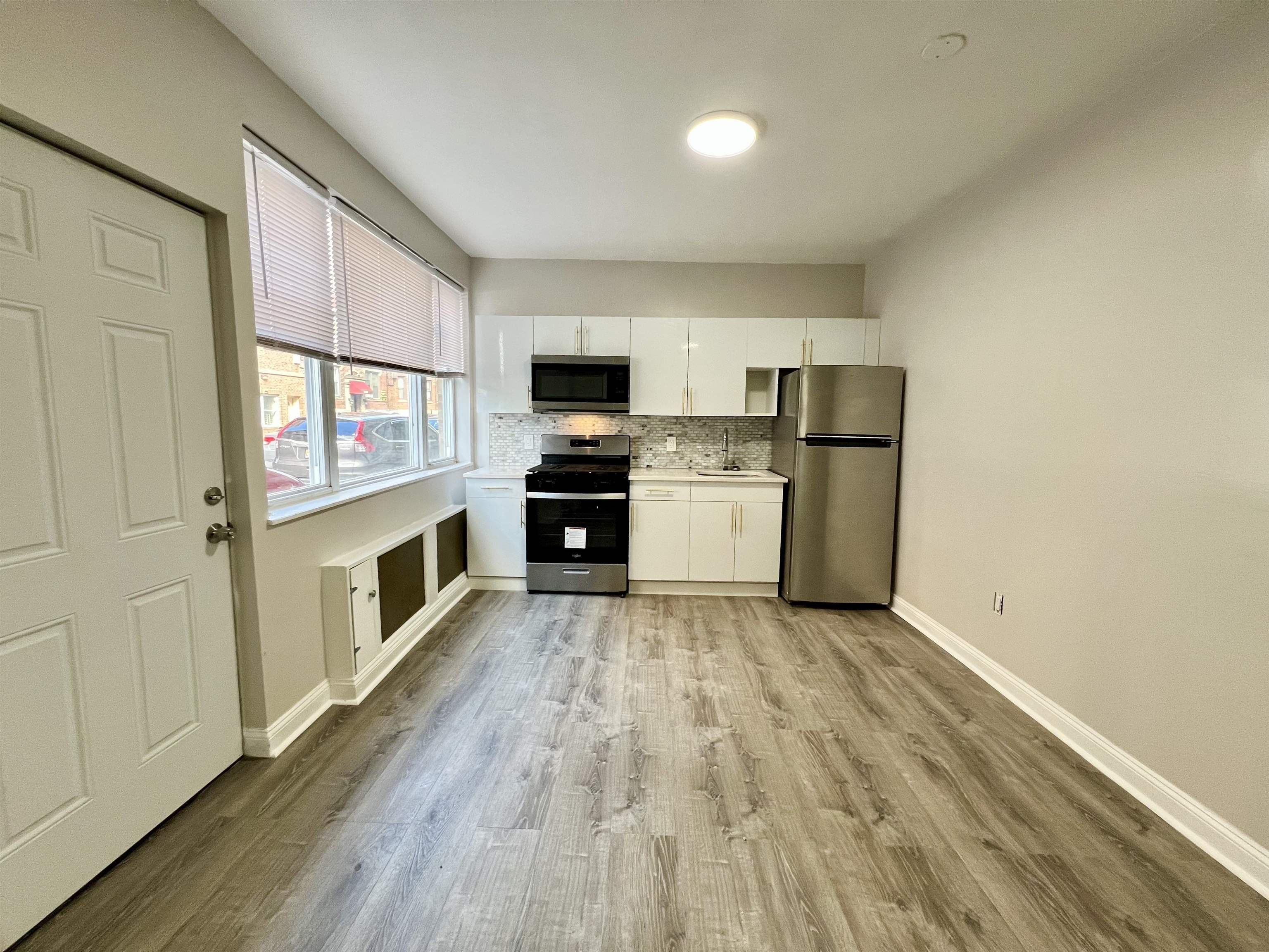 6002 HUDSON AVE Unit: 1A