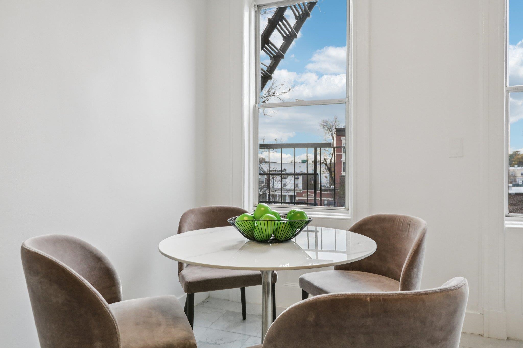 97 CLIFTON TERRACE Unit: 6