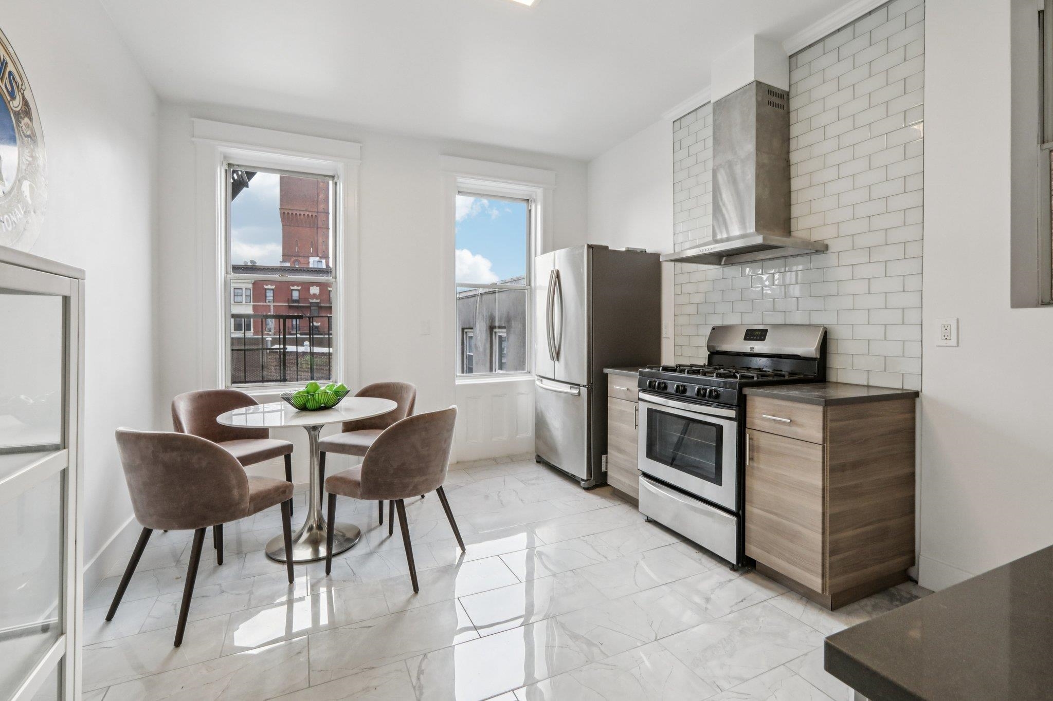 97 CLIFTON TERRACE Unit: 6