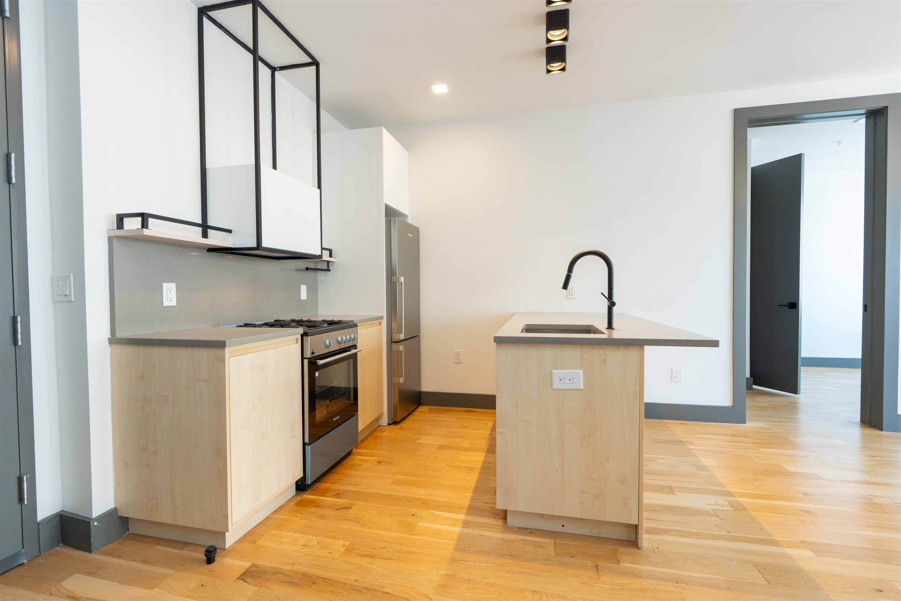 424 ARLINGTON AVE Unit: 302