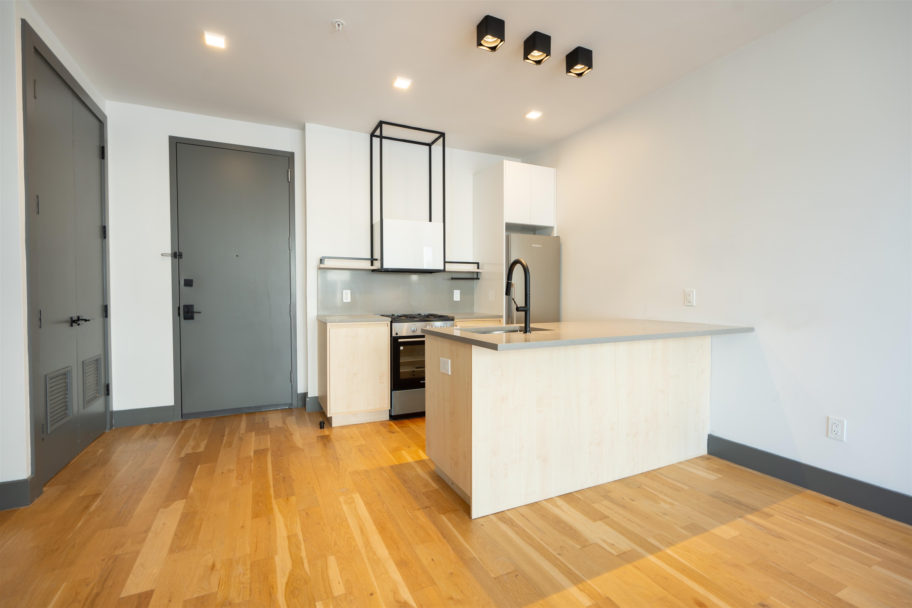 424 ARLINGTON AVE Unit: 302